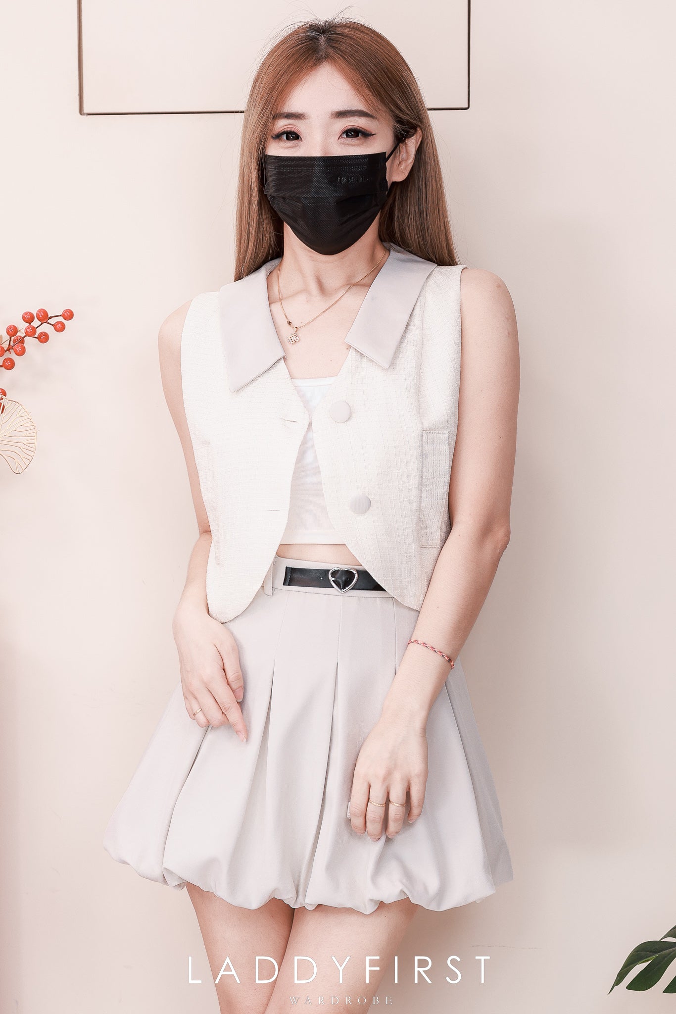【SS22524】【补厂家现货⚡️⚡️】高品质质两件式韩式时尚套装 翻领小香风上衣➕西装花苞高腰百搭裙子，内层有里布短裤 ❤️❤️