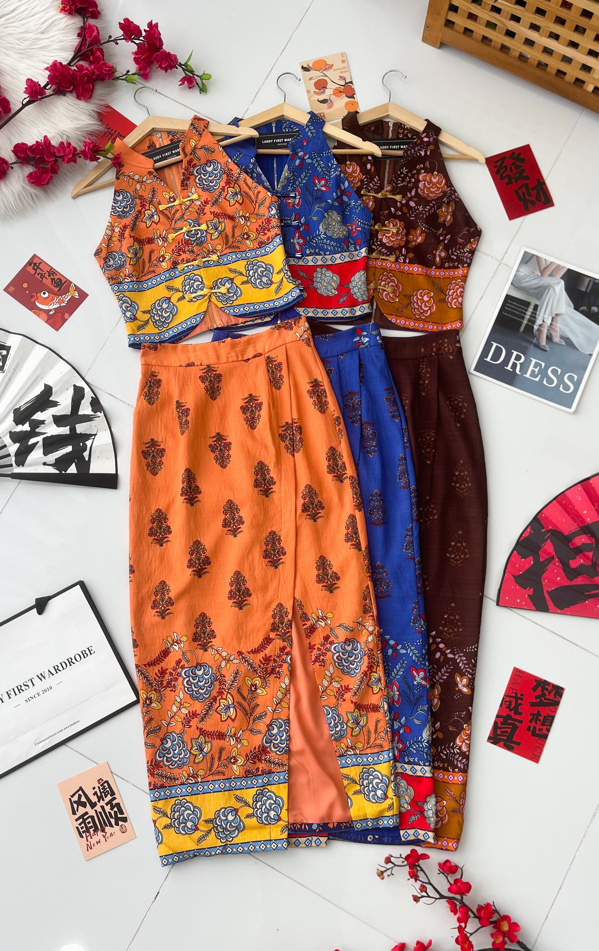 【SS6842-1】⚡补货预订款⚡高品质高级感复古BATIK旗袍套装 BATIK无袖旗袍上衣➕开叉边设计高腰BATIK裙子 ❤️❤️