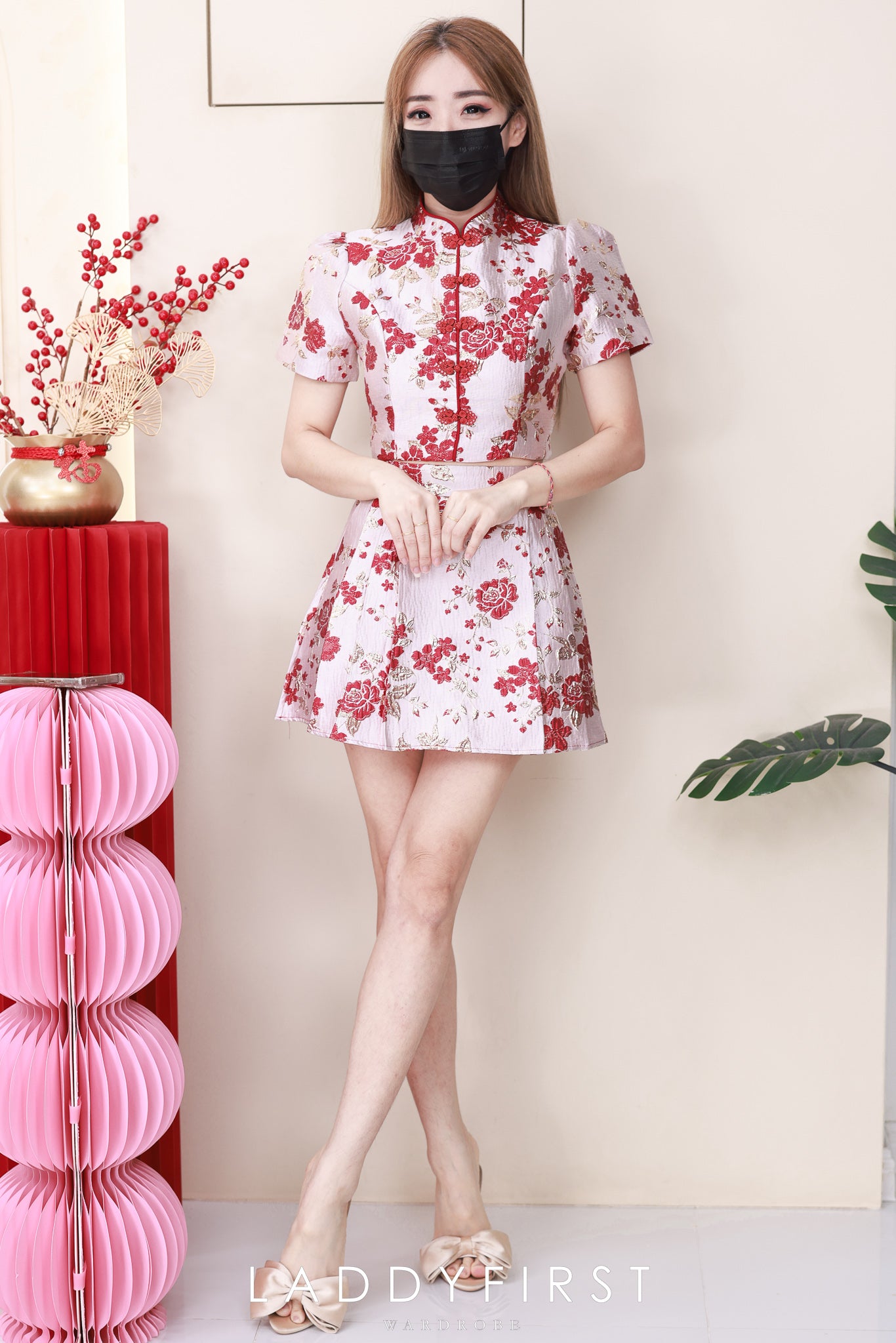 【SS21843 / 37077】高品质两件式浮雕提花旗袍套装 泡泡袖提花旗袍上衣➕提花百褶高腰裙子，内层有里布短裤，有口袋 ❤️❤️