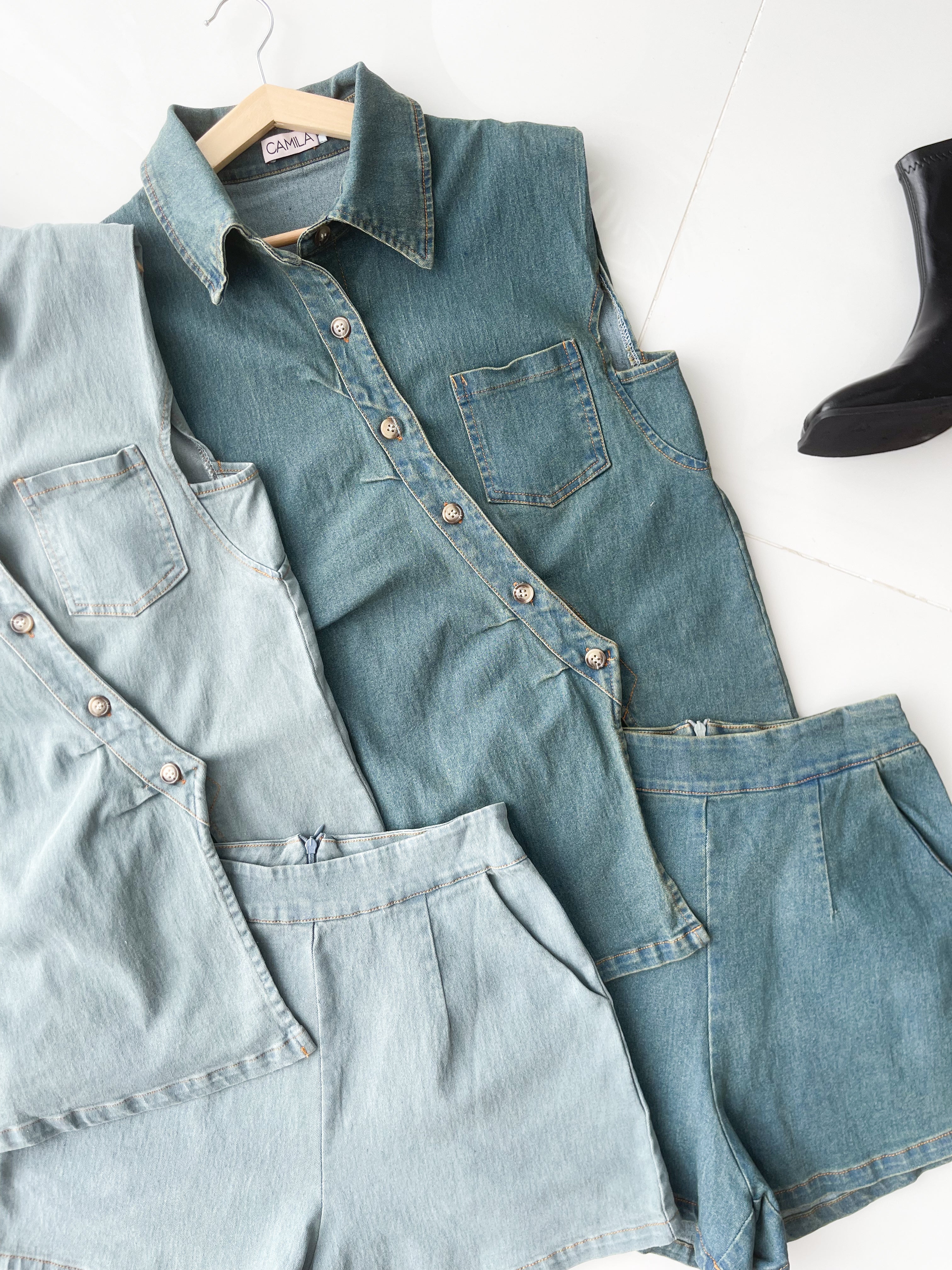 【SS21823 / 16972】高品质两件式夏日减龄洋气牛仔套装 翻领宽松版牛仔上衣➕牛仔高腰百搭短裤，有口袋 ❤️❤️