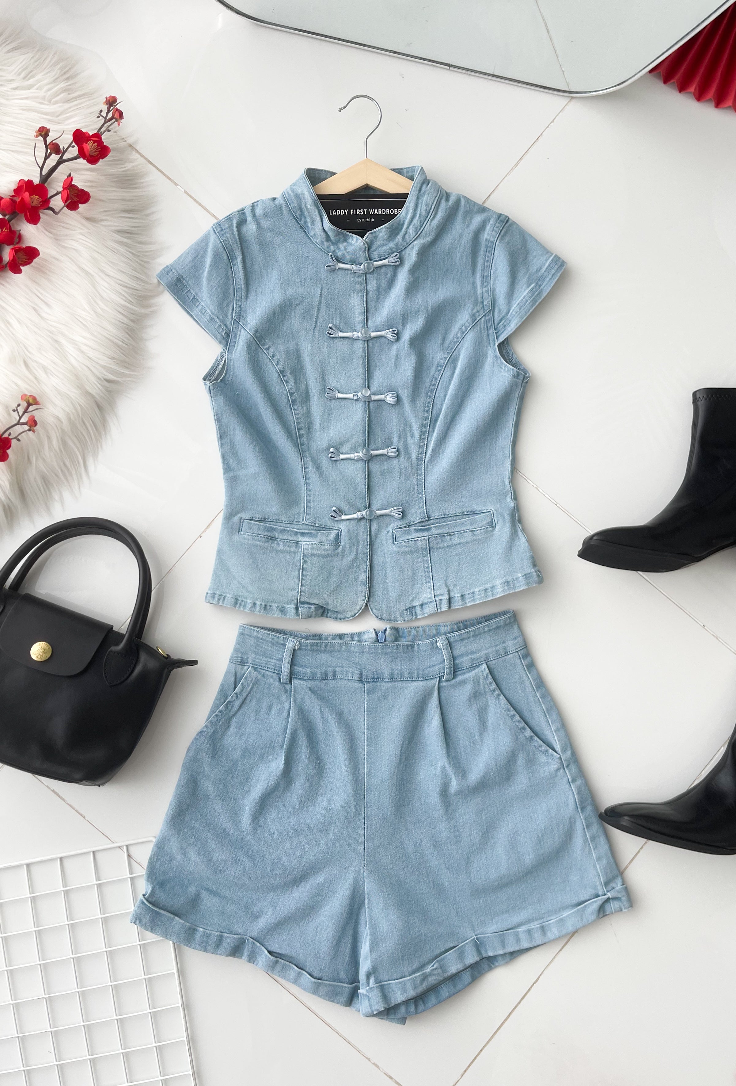 【SS98896】高品质两件式复古新中式牛仔旗袍套装 排盘扣设计出袖旗袍上衣➕牛仔高腰百搭短裤，有口袋 ❤️❤️