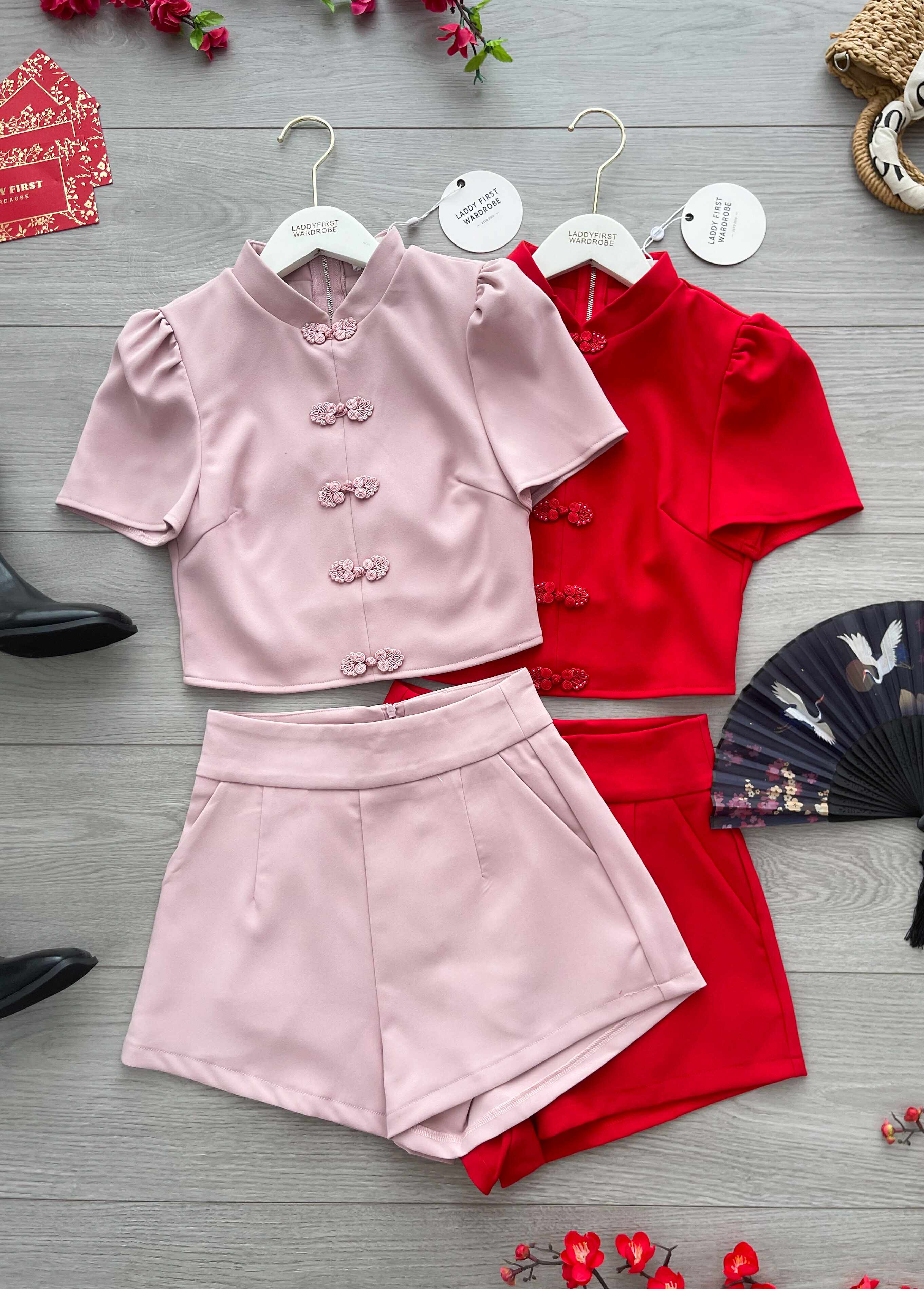 【SS3504】【LFW独家小圆饼】高品质两件式简约时尚西装四面弹唐装旗袍套装 立领盘扣短袖旗袍上衣➕西装高腰百搭短裤，有口袋 ❤️❤️