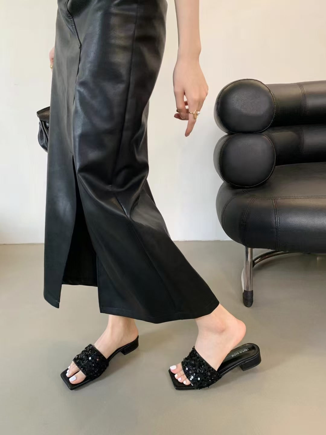 【DG168-1】🔅精选预购款🔅 高级感法式仙女小众低跟方头BLINK亮片小凉拖 ❤️