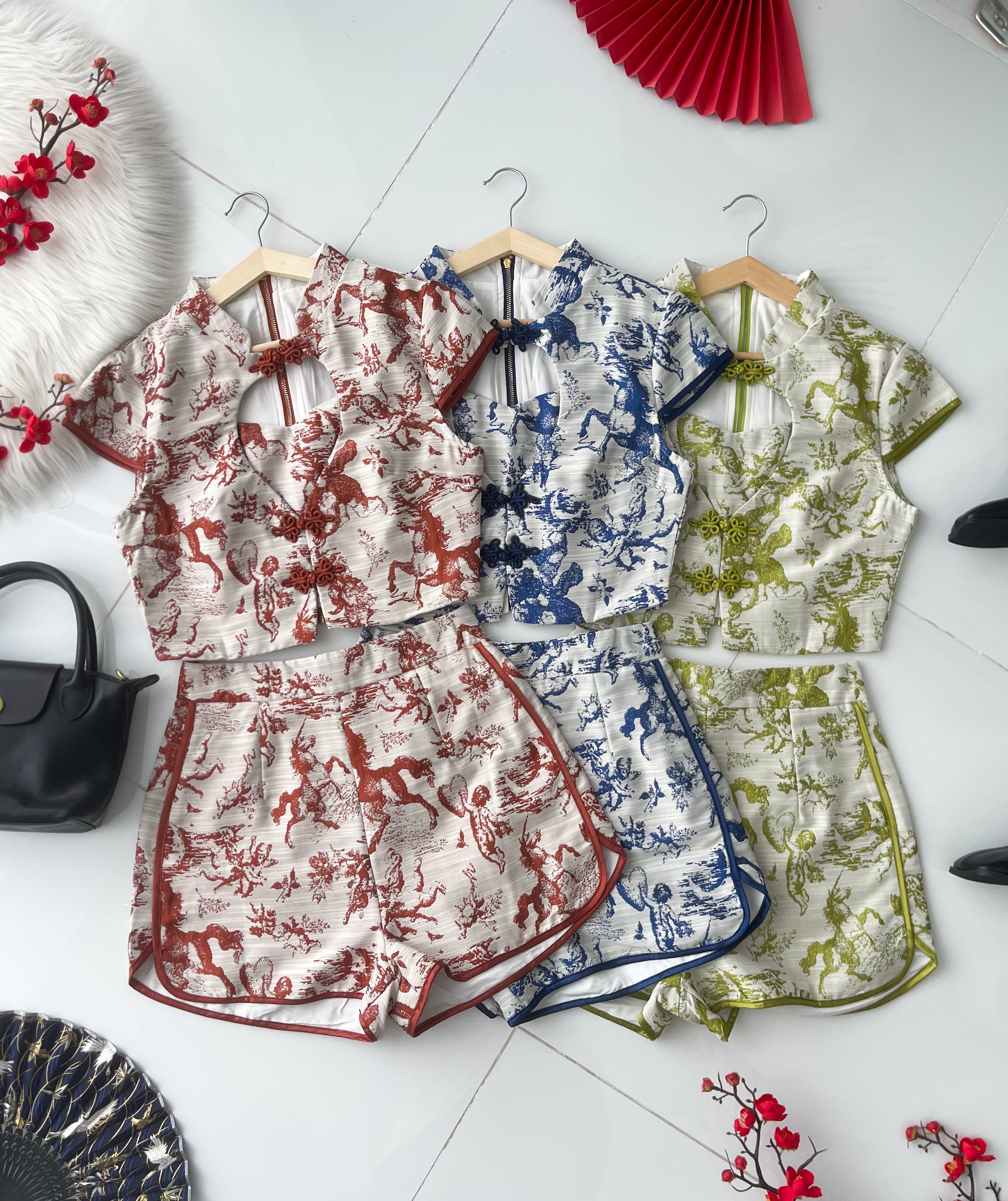 【SS21833 / 37537-9】高品质两件式新中式高调提花旗袍套装 爱心领口旗袍上衣➕提花高腰短裤 ❤️❤️