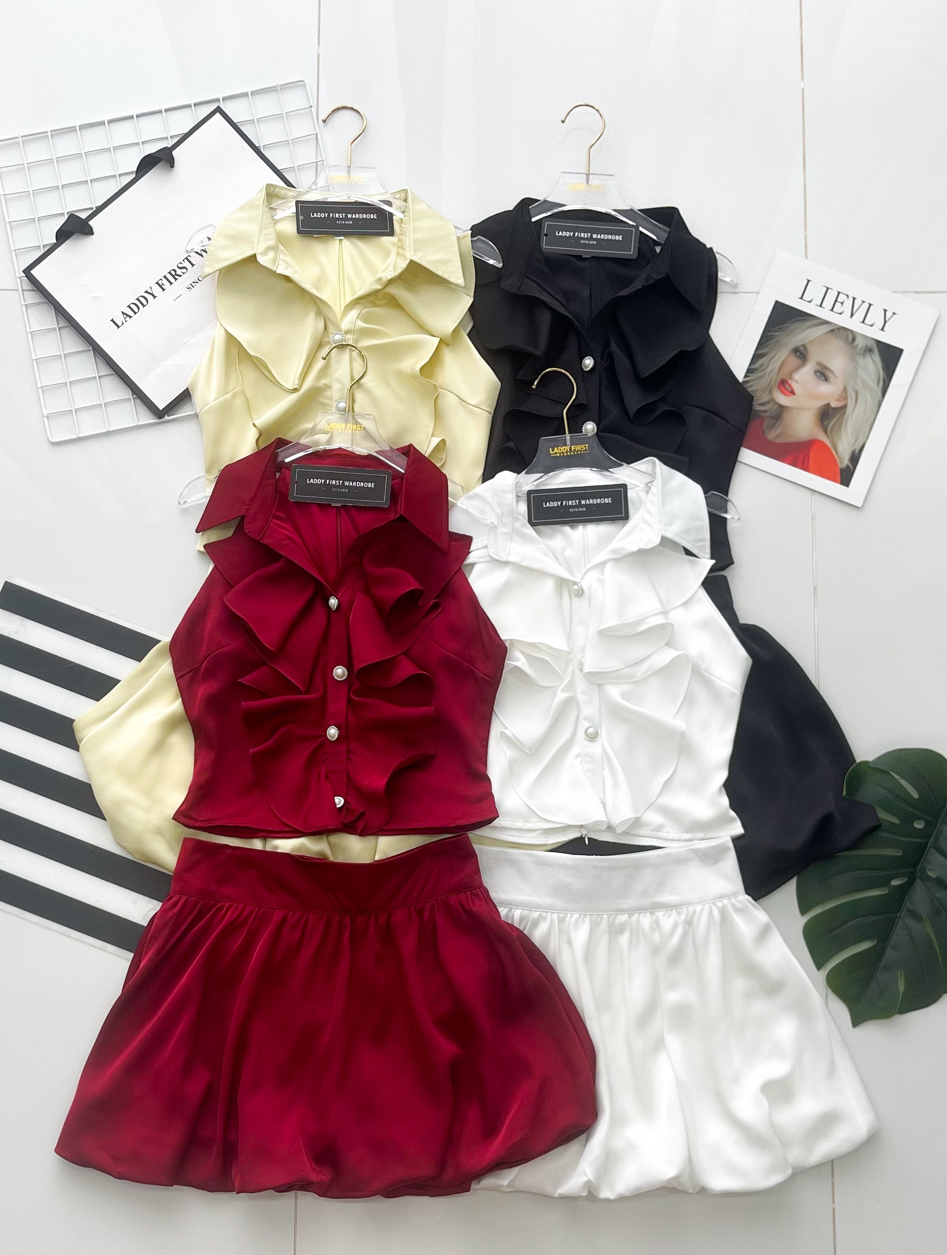 【SS2753】高品质两件式名媛风气质减龄套装 荷叶边CUT in上衣➕花苞高腰裙子，内层有里布短裤 ❤️❤️