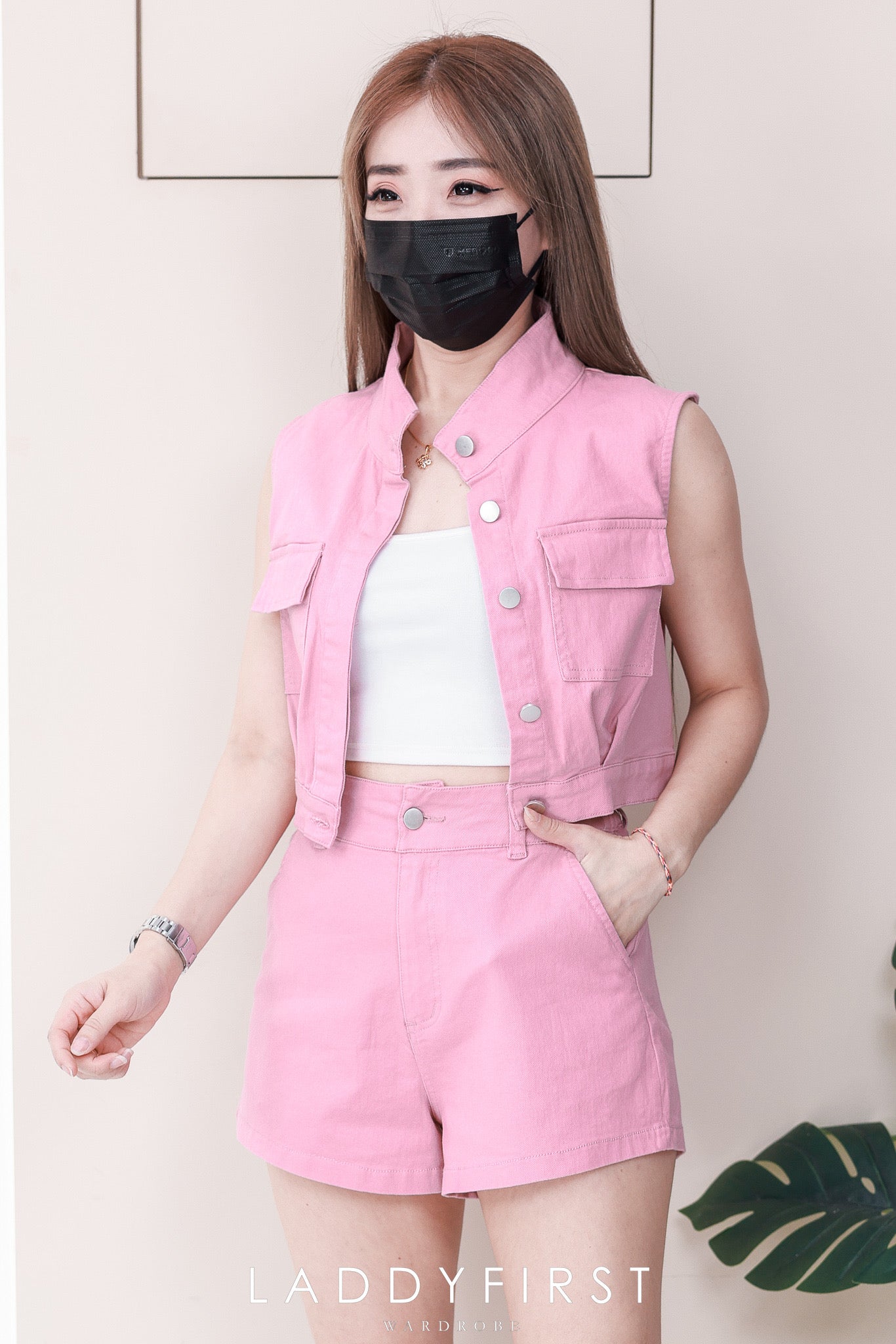 【SS121520】高品质两件式COTTON JEANS牛仔套装 马甲无袖上衣外套➕牛仔高腰短裤，有口袋 背面松紧弹力 ❤️❤️