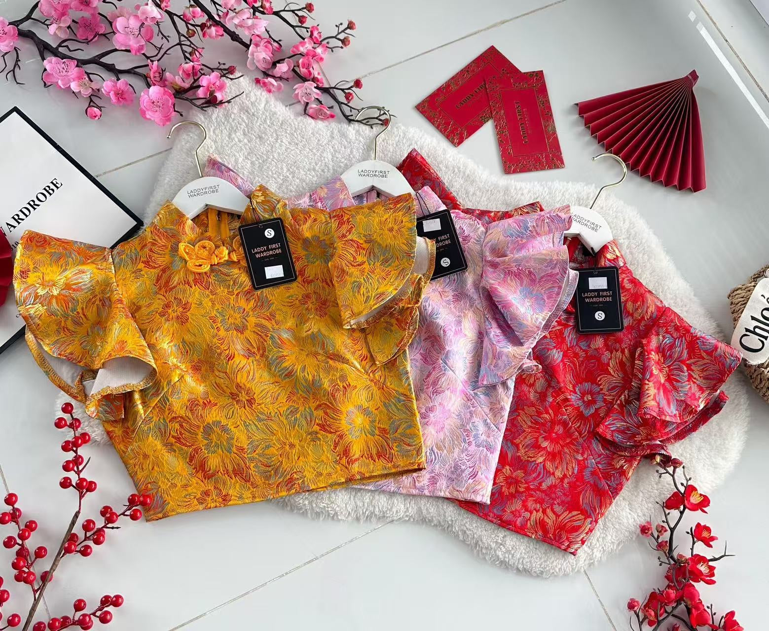 【SS8235511】【网站福利款✨】独家爆款高品质两件式减龄洋气时尚新中式国风提花旗袍套装 盘扣荷叶袖提花上衣➕提花高腰短裤 ❤️❤️