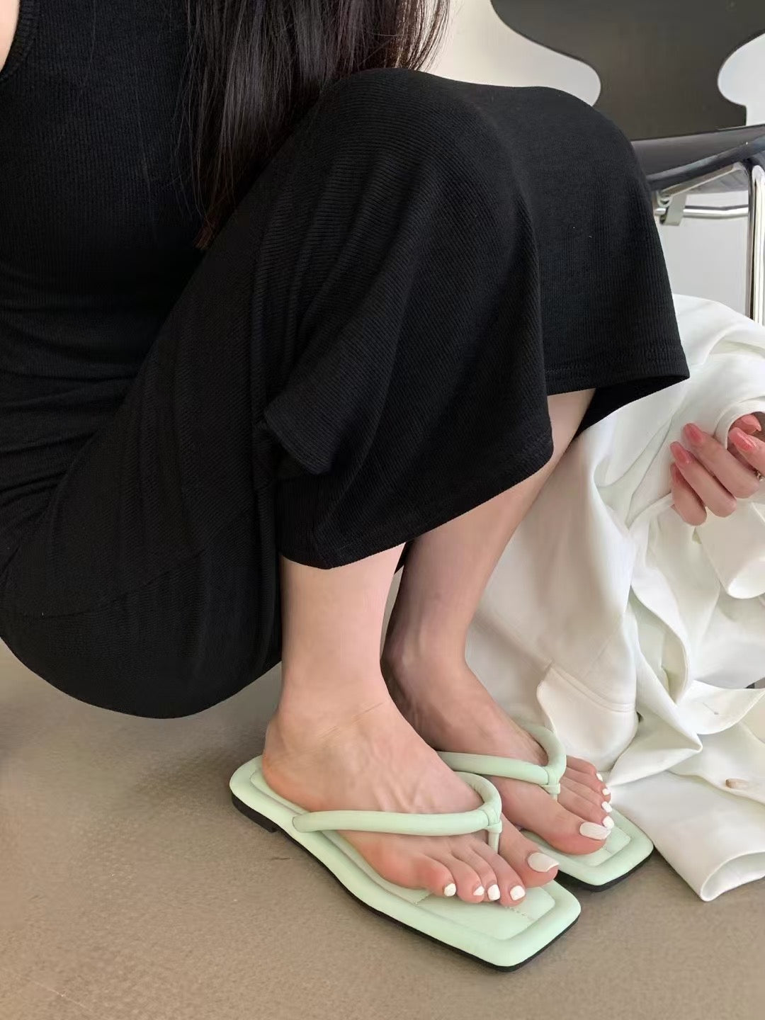 【DG2856-1】🔅精选预购款🔅 高级感简约百搭设计沙滩人字拖 ❤️