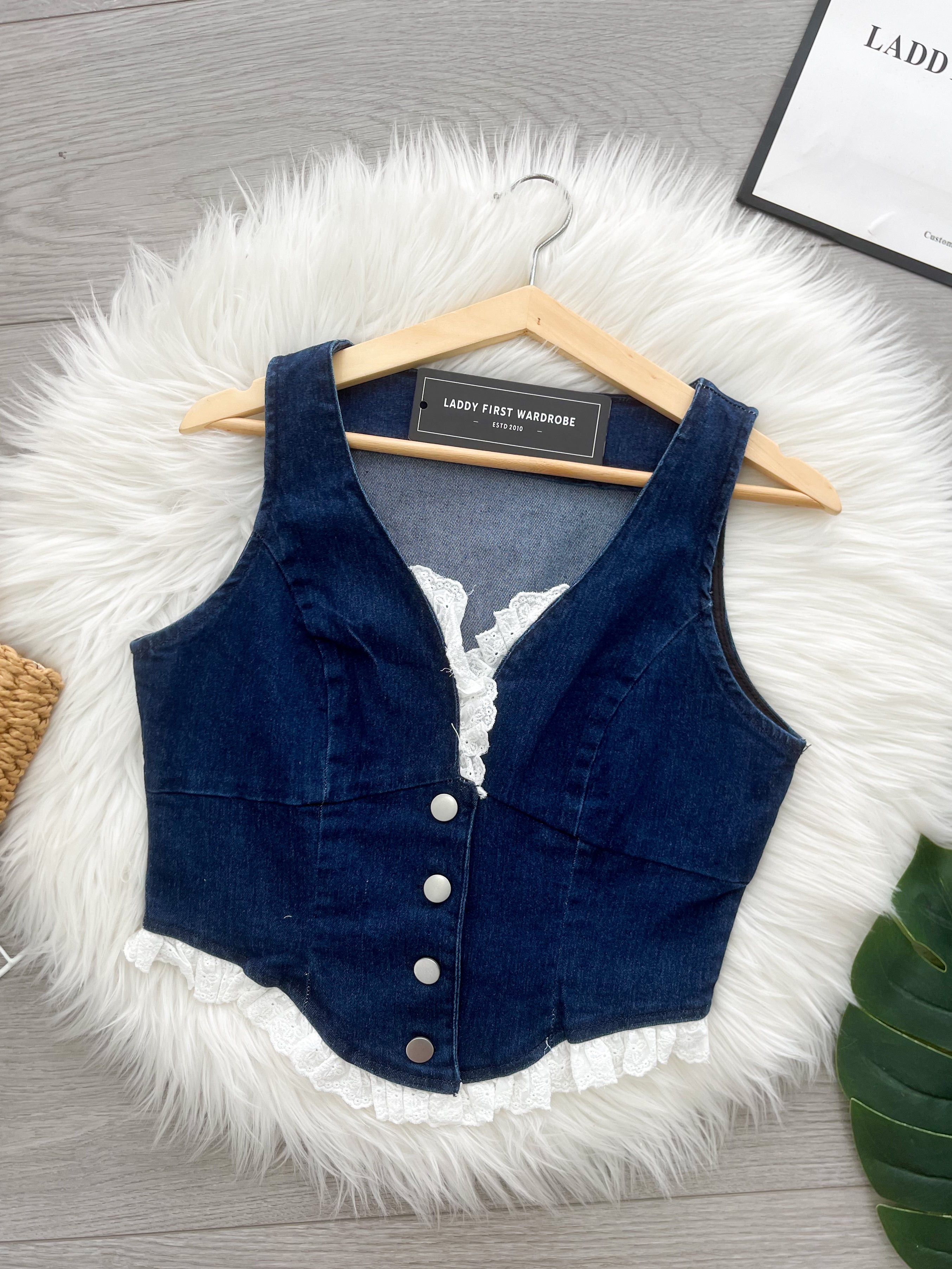 【T520103】高品质V领桐花边无袖牛仔上衣 ❤❤