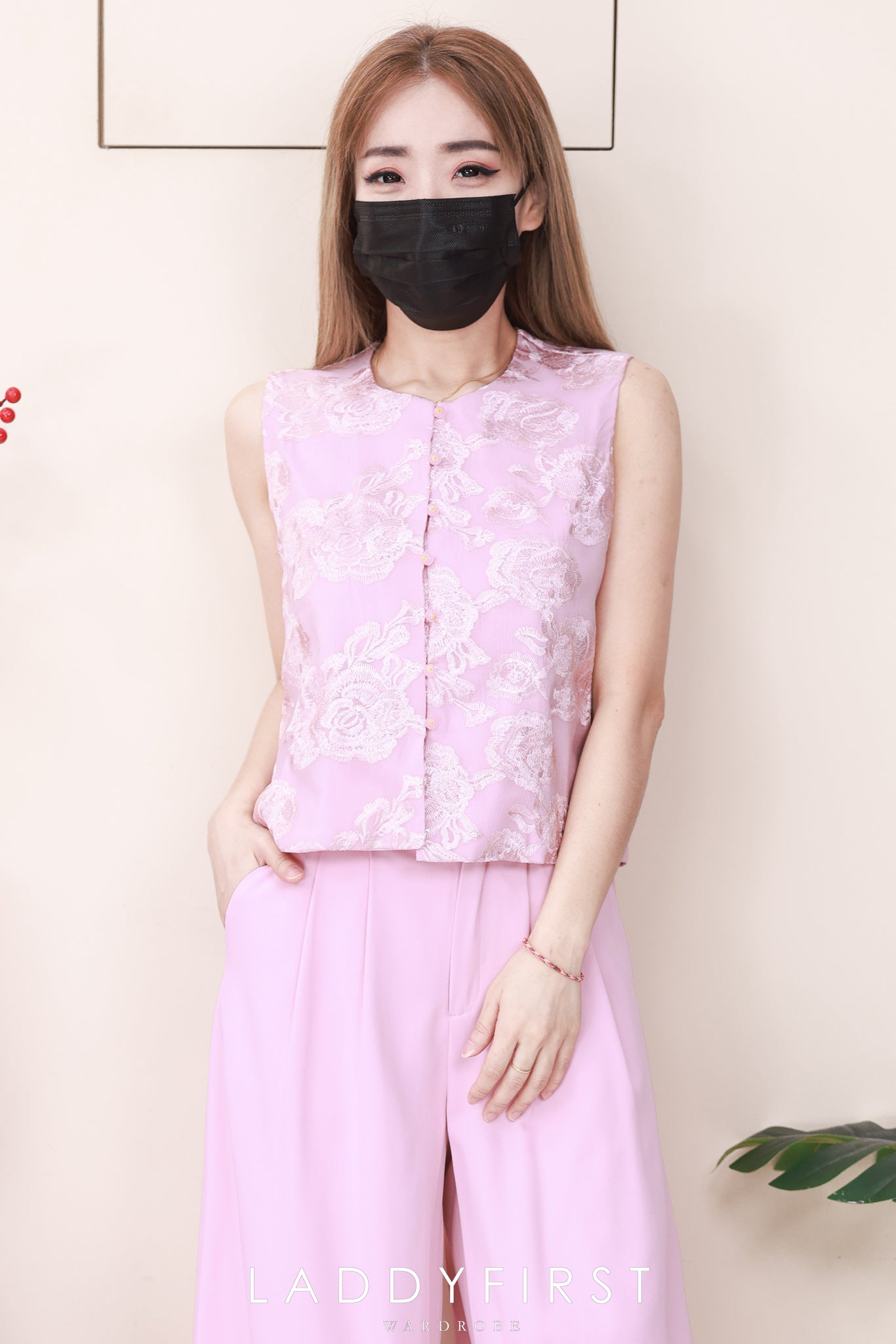 【SS21828 / 65230】高品质两件式高端大气气质优雅旗袍套装 网纱绣花宽松版上衣➕西装垂感阔脚高腰长裤，有口袋 ❤️❤️