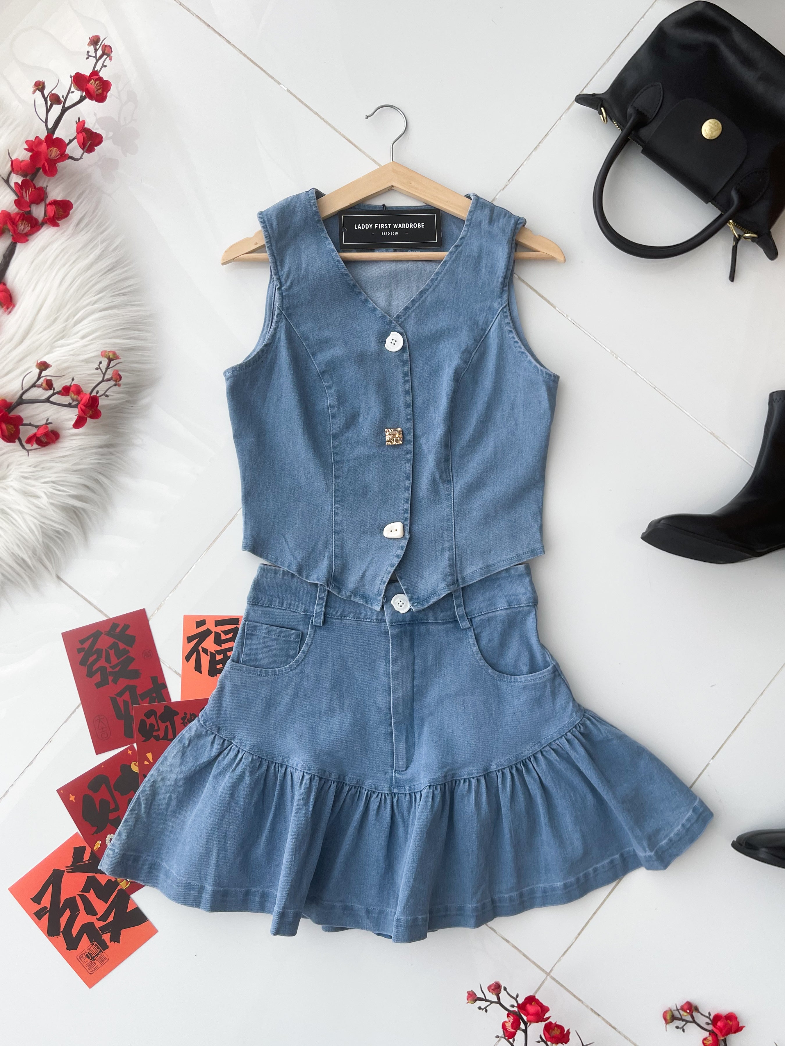 【SS520268】高品质两件式韩式减龄牛仔套装 马甲式无袖牛仔上衣➕减龄牛仔高腰百搭裙子，内层有里布短裤 ❤️❤️
