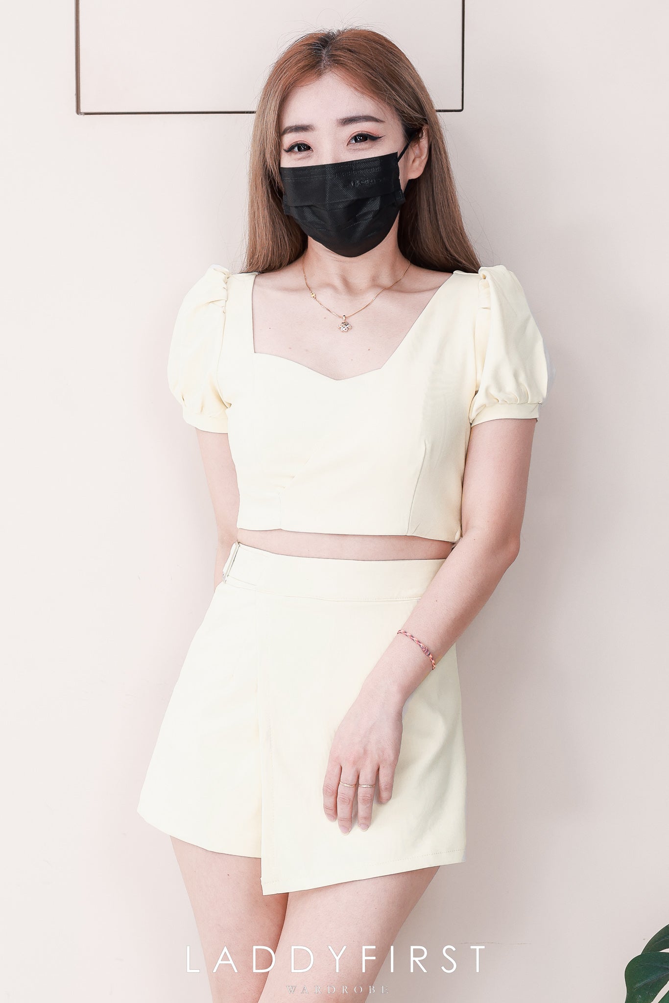 【SS8229691】【LFW独家小圆饼】高品质两件式气质简约西装套装 V领短袖西装上衣➕前裙后裤西装百搭裤裙，有口袋 ❤️❤️
