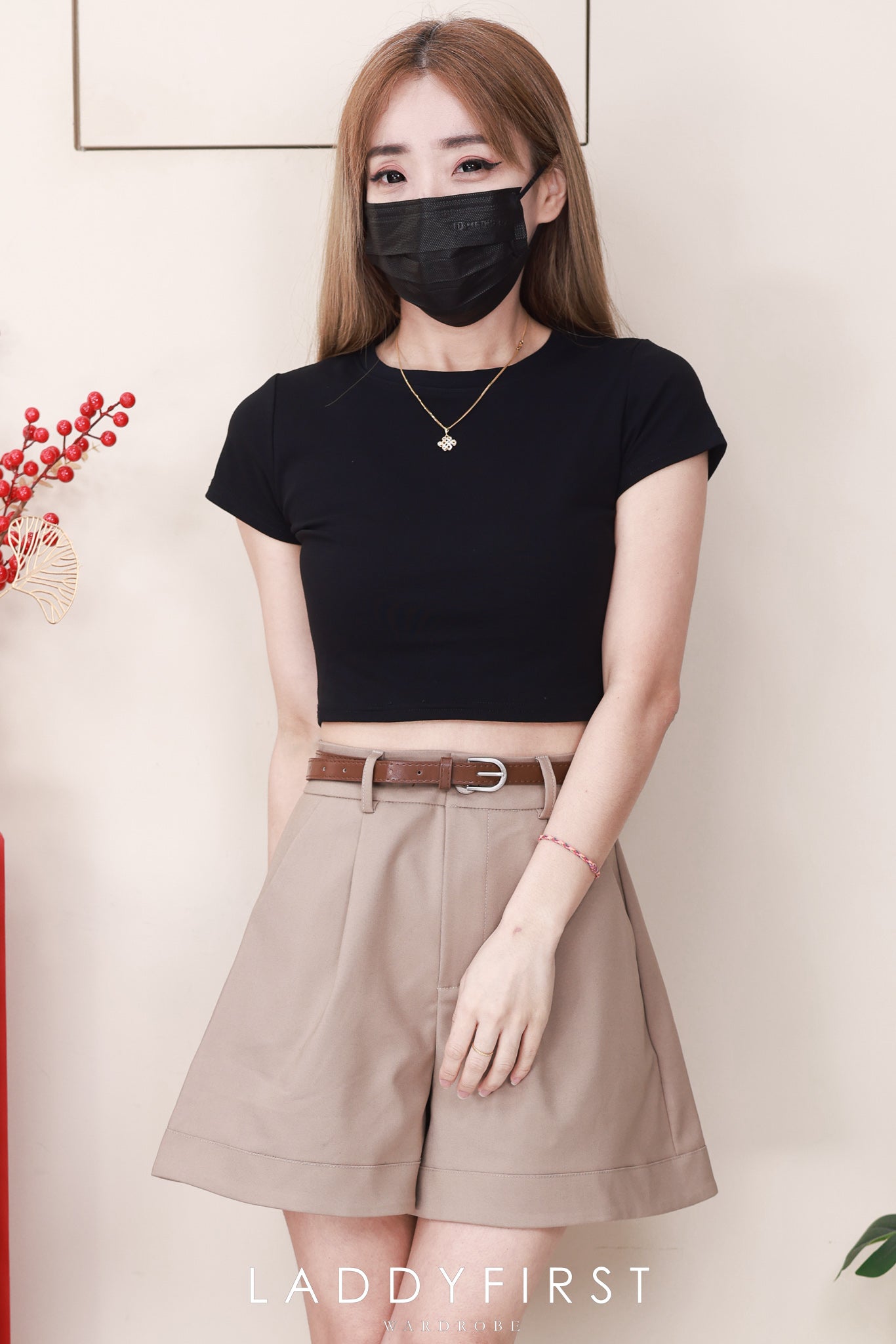 【S82946】高品质简约时尚厚实西装高腰显瘦百搭短裤，附送腰带，有口袋 ❤️❤️