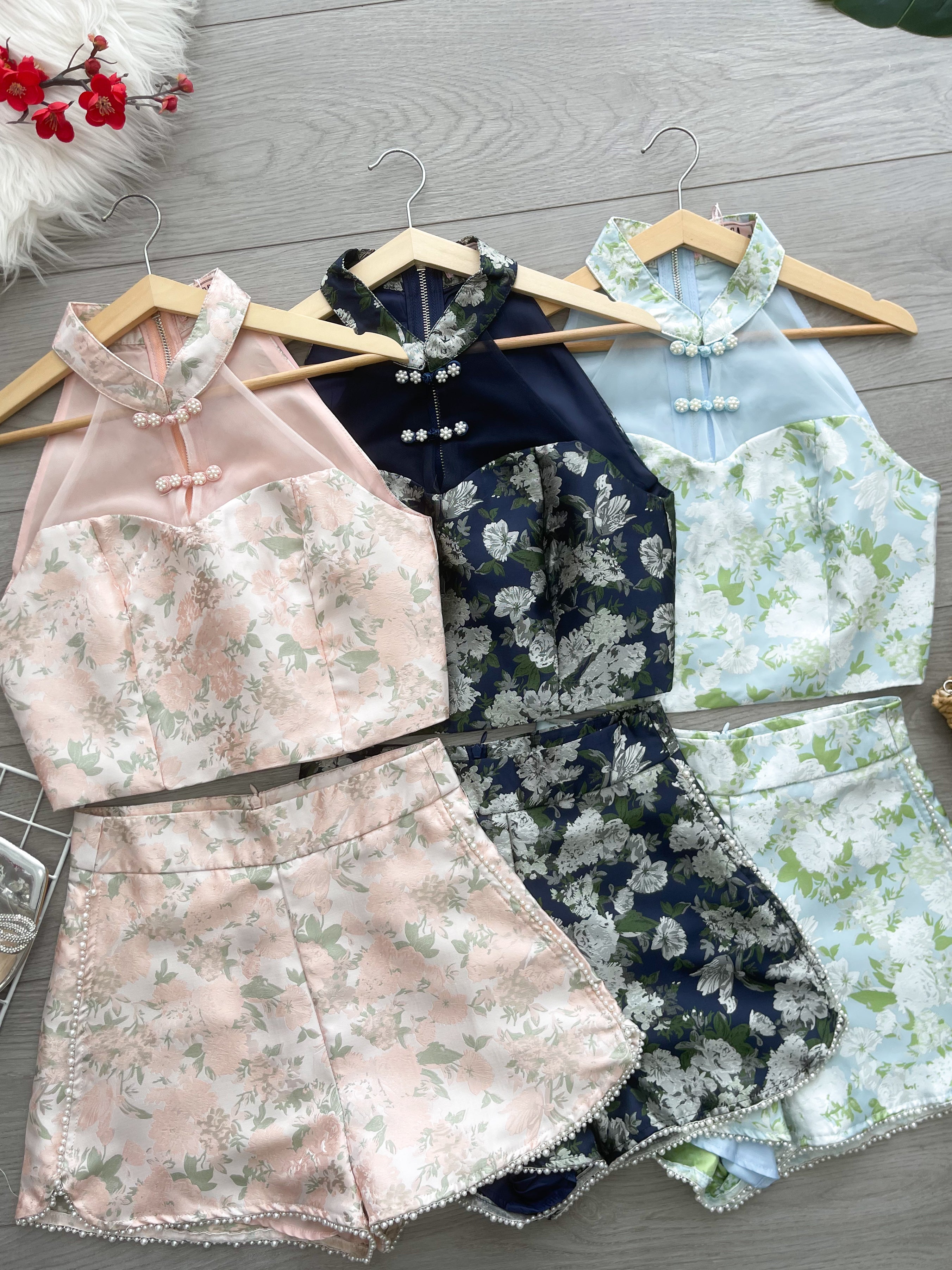 【SS25230】【补厂家现货⚡️⚡️】高品质两件式新中式提花旗袍套装 提花拼接网纱CUT IN旗袍上衣➕提花高腰百搭短裤，有口袋 ❤️❤️