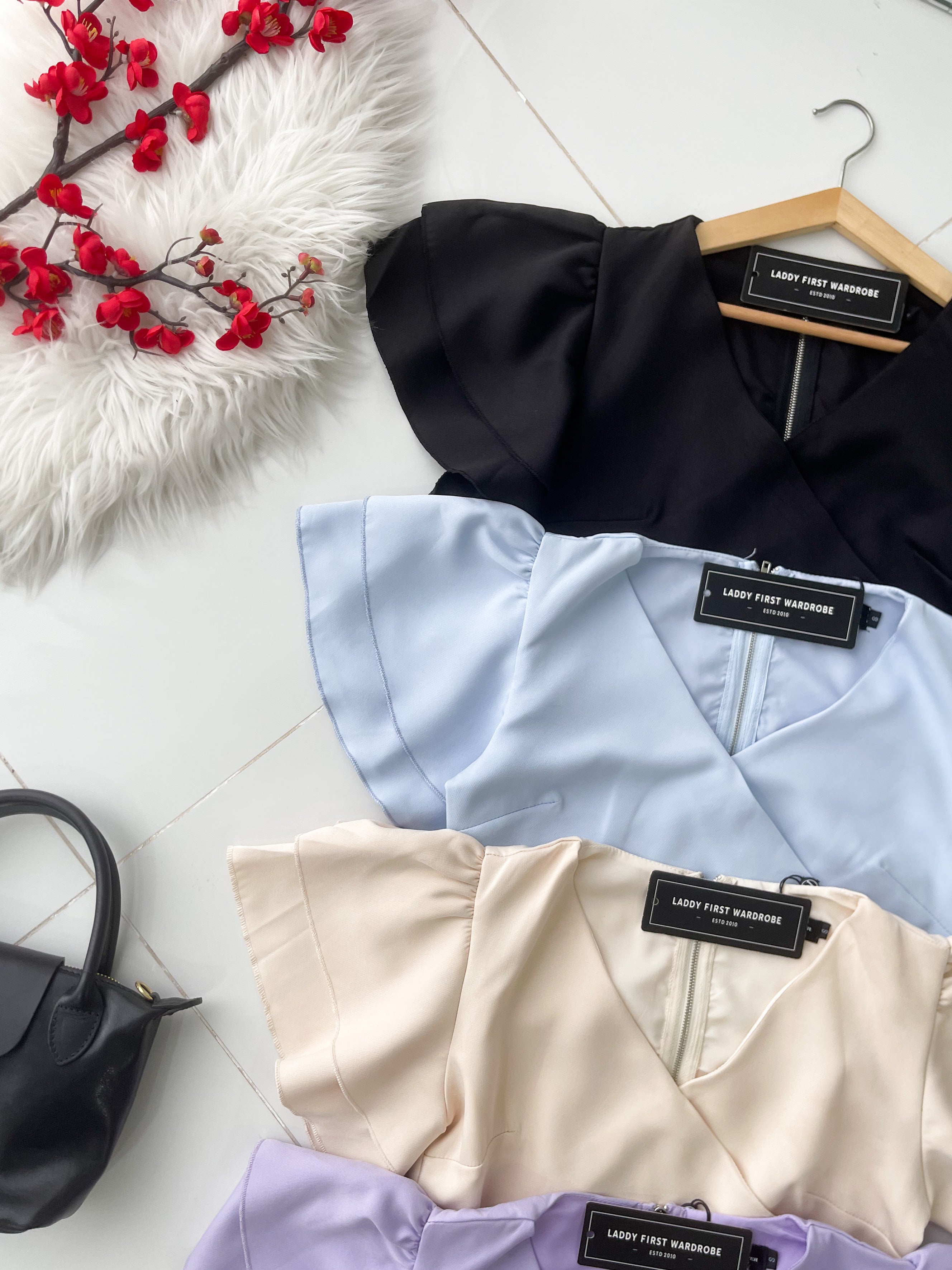 【T520214】高品质交叉V领荷叶袖温柔风时尚上衣 ❤❤