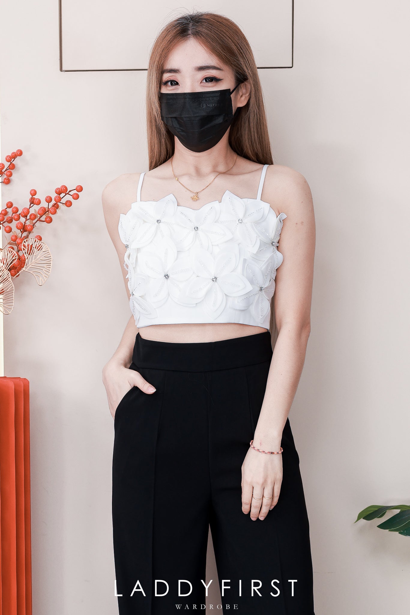 【T14218 / 65208】高品质高级感立体花瓣亮钻短版上衣 ❤❤