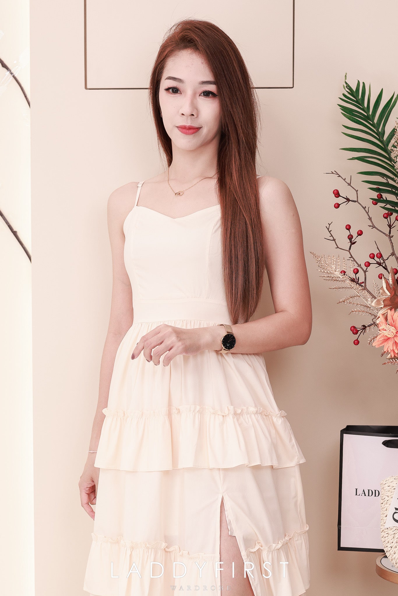 【D38439】【网站福利款✨】独家爆款高品质无袖自调肩带仙气温柔风层次蛋糕连身裙子，侧边开叉设计 ❤️❤️ 【B-R1-C6】