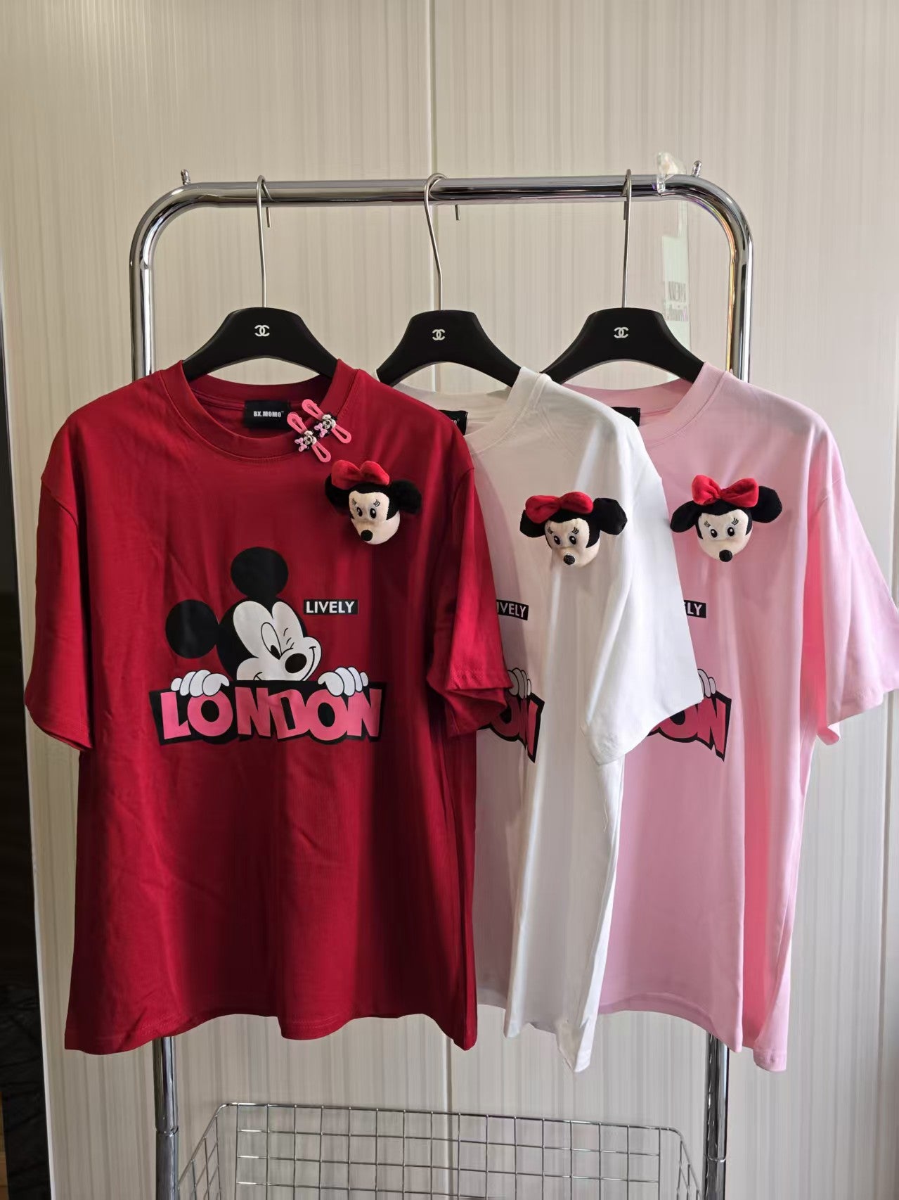 【T51927】✨现货✨ 高品质米奇图案Oversized Tee ➕ 立体米妮公仔 , 可拆卸 ➕ 一对迷你米妮发夹 ❤️