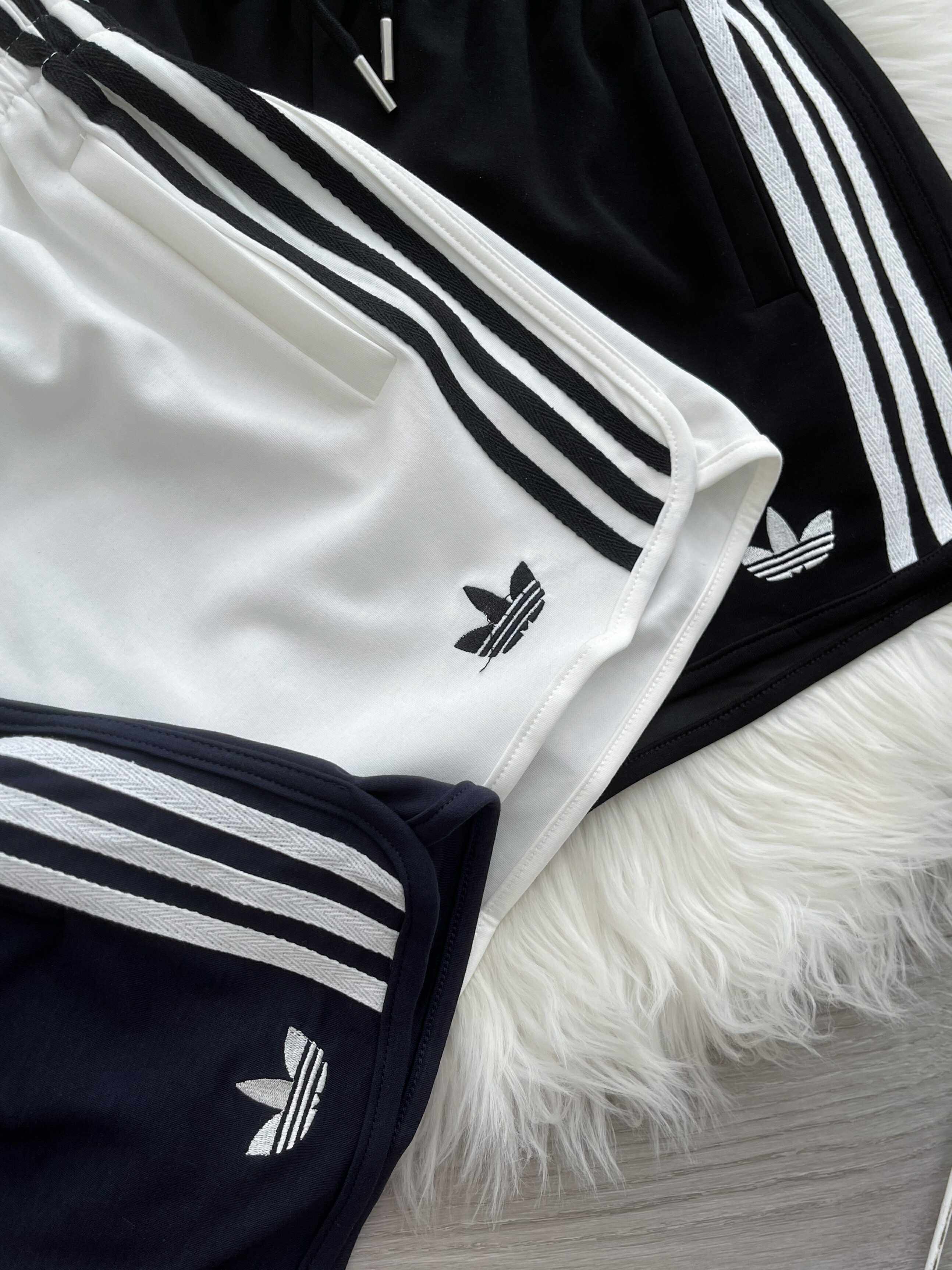 【S25079】高品质卫衣棉抽绳松紧弹力adidas刺绣休闲运动短裤，有口袋 ❤️❤️