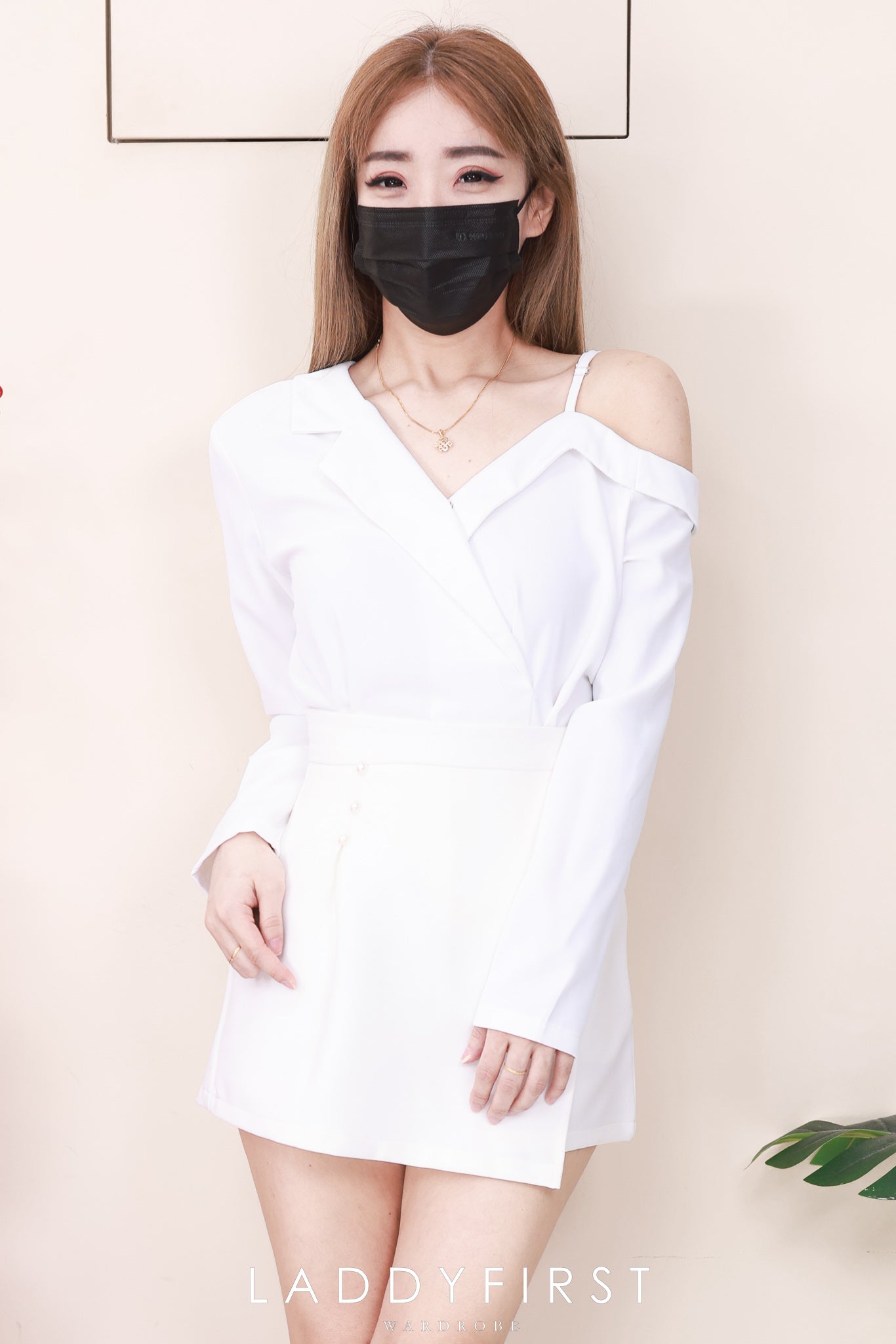 【SS98736】高品质两件式时尚韩版西装套装 单边露肩宽松长袖上衣➕前裙后裤西装高腰百搭裤裙，有口袋 ❤️❤️