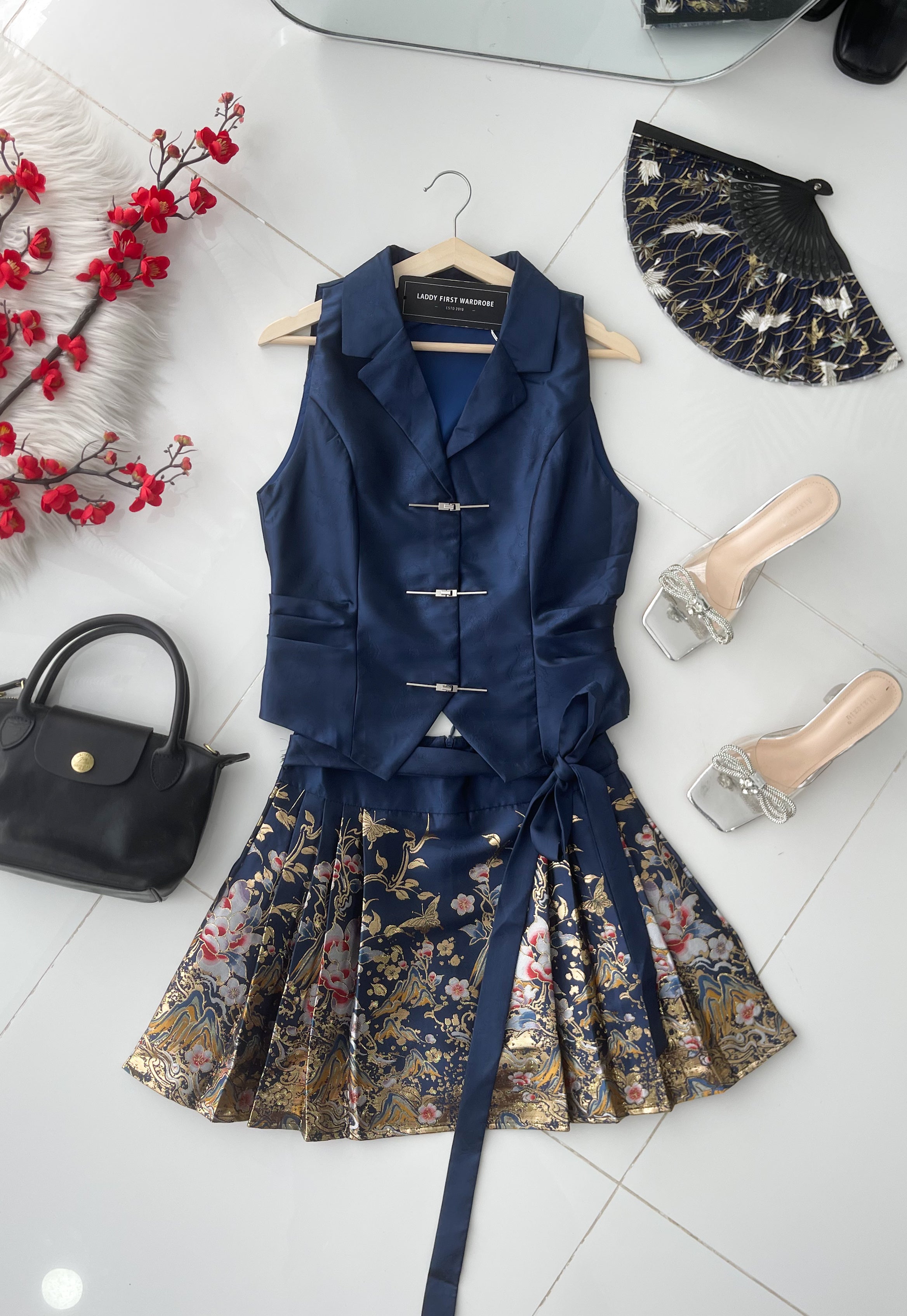 【SS6874】高品质两件式高贵贵气金线马面裙套装 翻领无袖旗袍上衣➕精致金线百褶马面裙子，内层有里布短裤 ❤️❤️