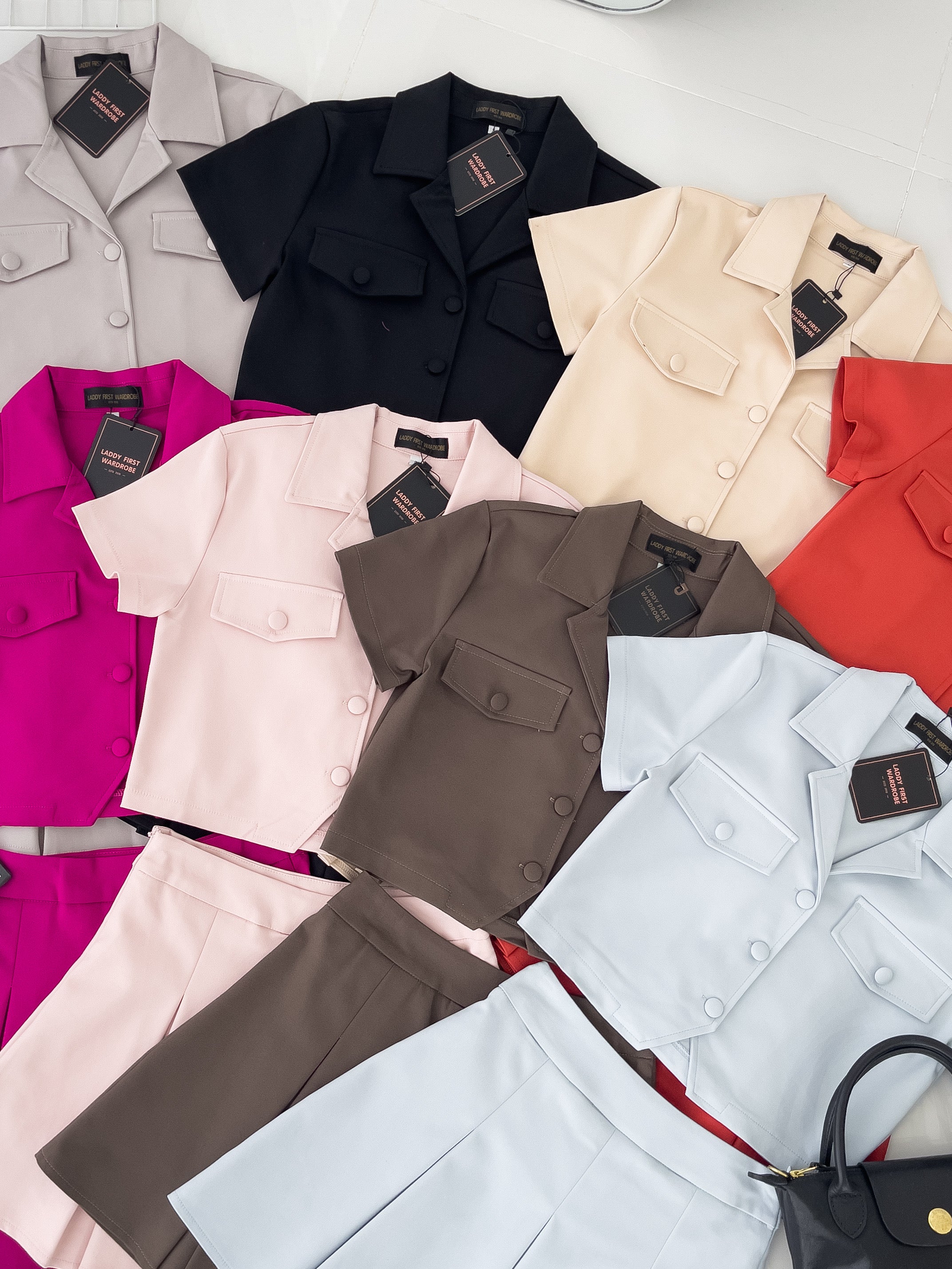 【SS9331】LFW独家爆款 高品质两件式欧美减龄款西装时尚百搭套装 西装翻领短袖上衣，可当小外套穿搭➕西装百褶高腰裙子，内层有里布短裤 ❤️❤️【B-R2-C6】