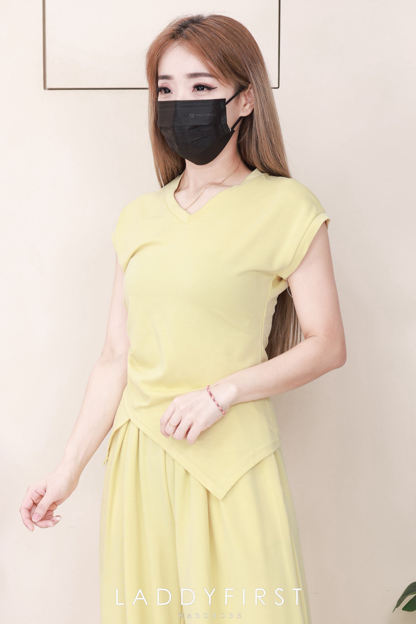 【SS9869】高品质两件式韩式轻奢简约套装 V领修身版型纯棉百搭上衣➕松紧腰弹力阔脚高腰百搭长裤，有口袋 ❤️❤️