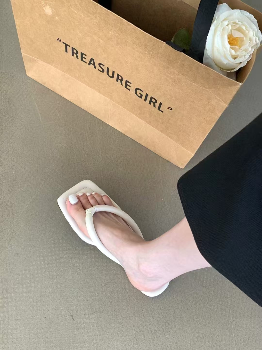 【DG2856-1】🔅精选预购款🔅 高级感简约百搭设计沙滩人字拖 ❤️