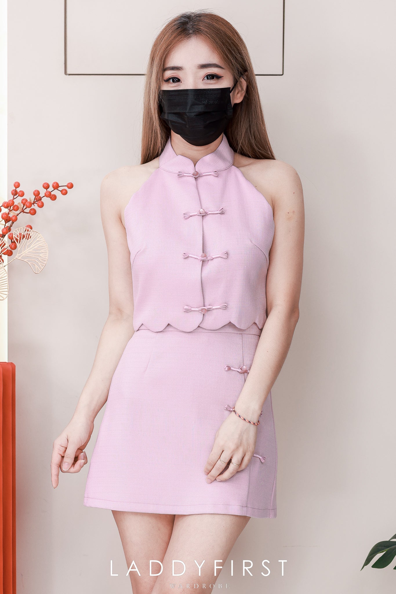 【SS3489】【LFW独家小圆饼】高品质两件式女神款小香风旗袍时尚套装 盘扣CUT IN旗袍上衣➕盘扣小香风高腰裙子，内层有里布短裤 ❤️❤️