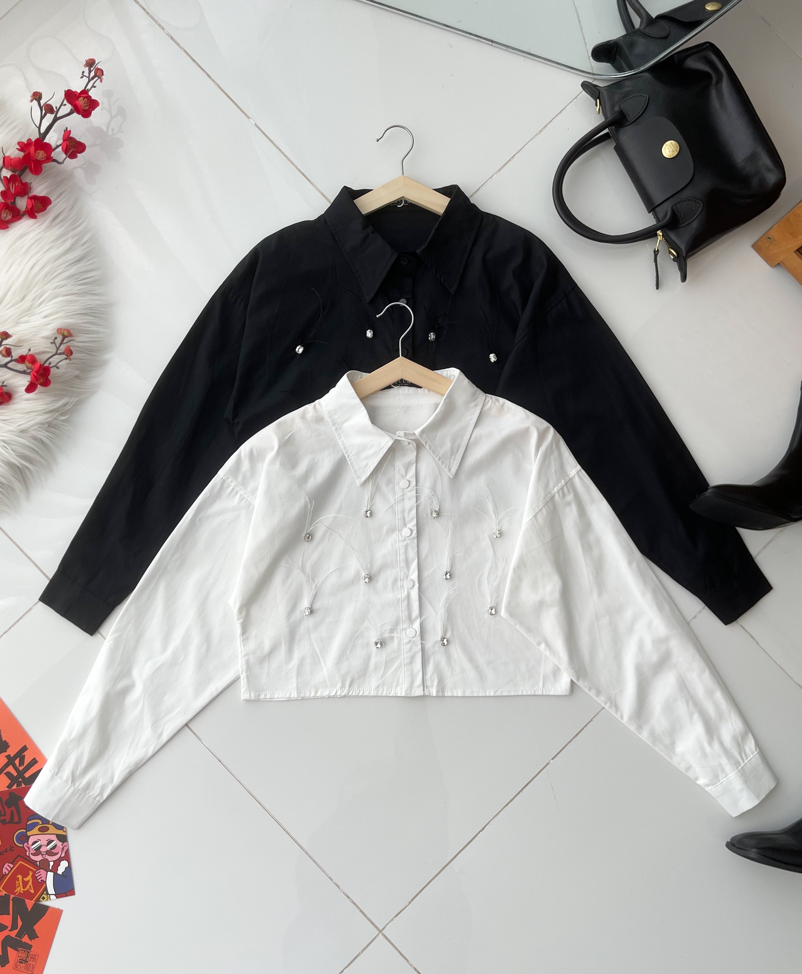 【T25268】高品质精致羽毛点缀拼接长袖衬衫短版上衣 ❤❤