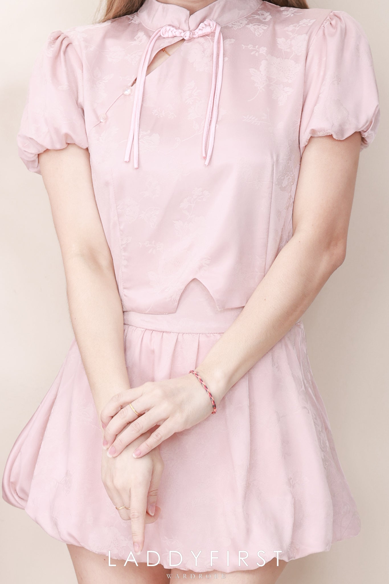 【SS21782 / 19757】高品质两件式滑面缎面新中式花苞旗袍套装 泡泡袖旗袍上衣➕花苞高腰裙子，内层有里布短裤 ❤️❤️