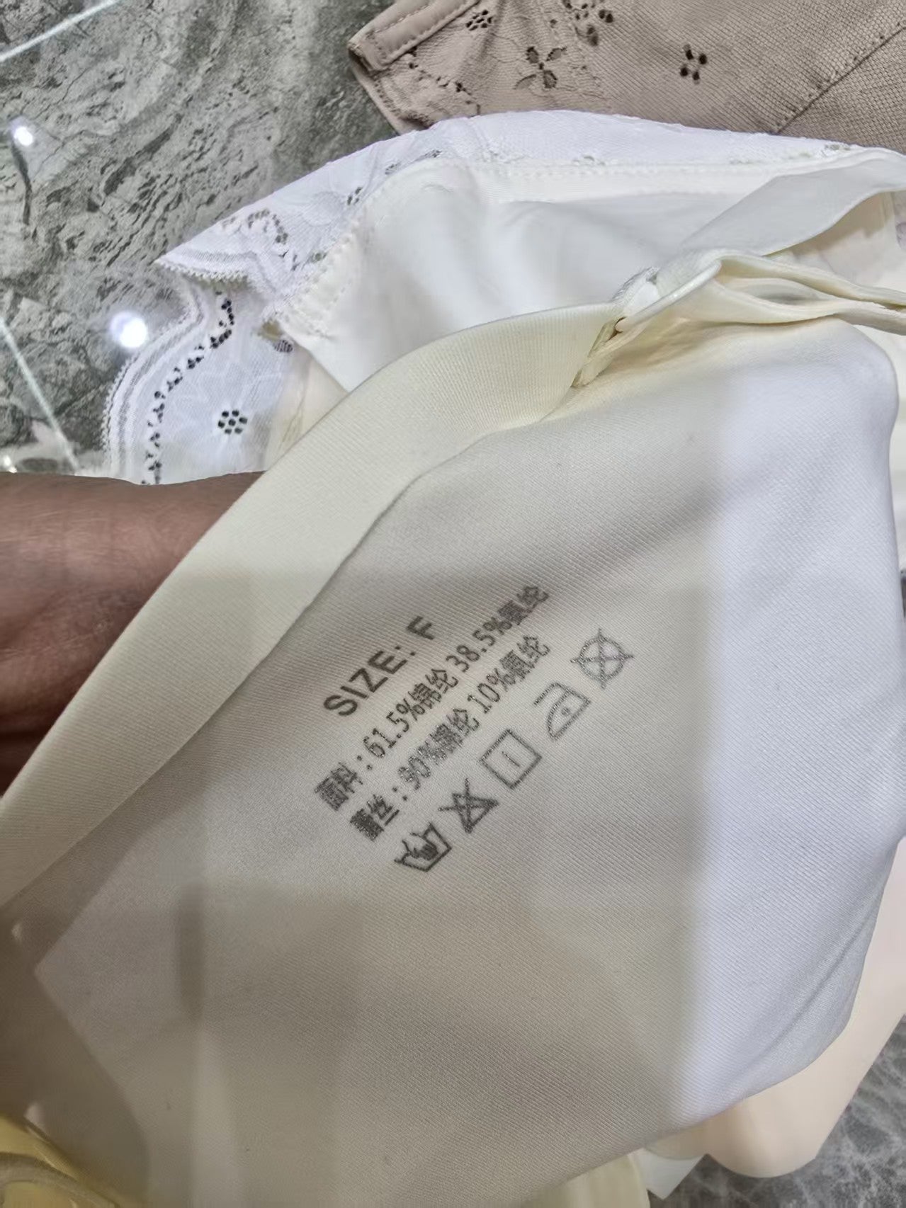 【A1881】✨现货✨ 高品质粉底液水溶蕾丝无钢圈美背内搭 ❤️