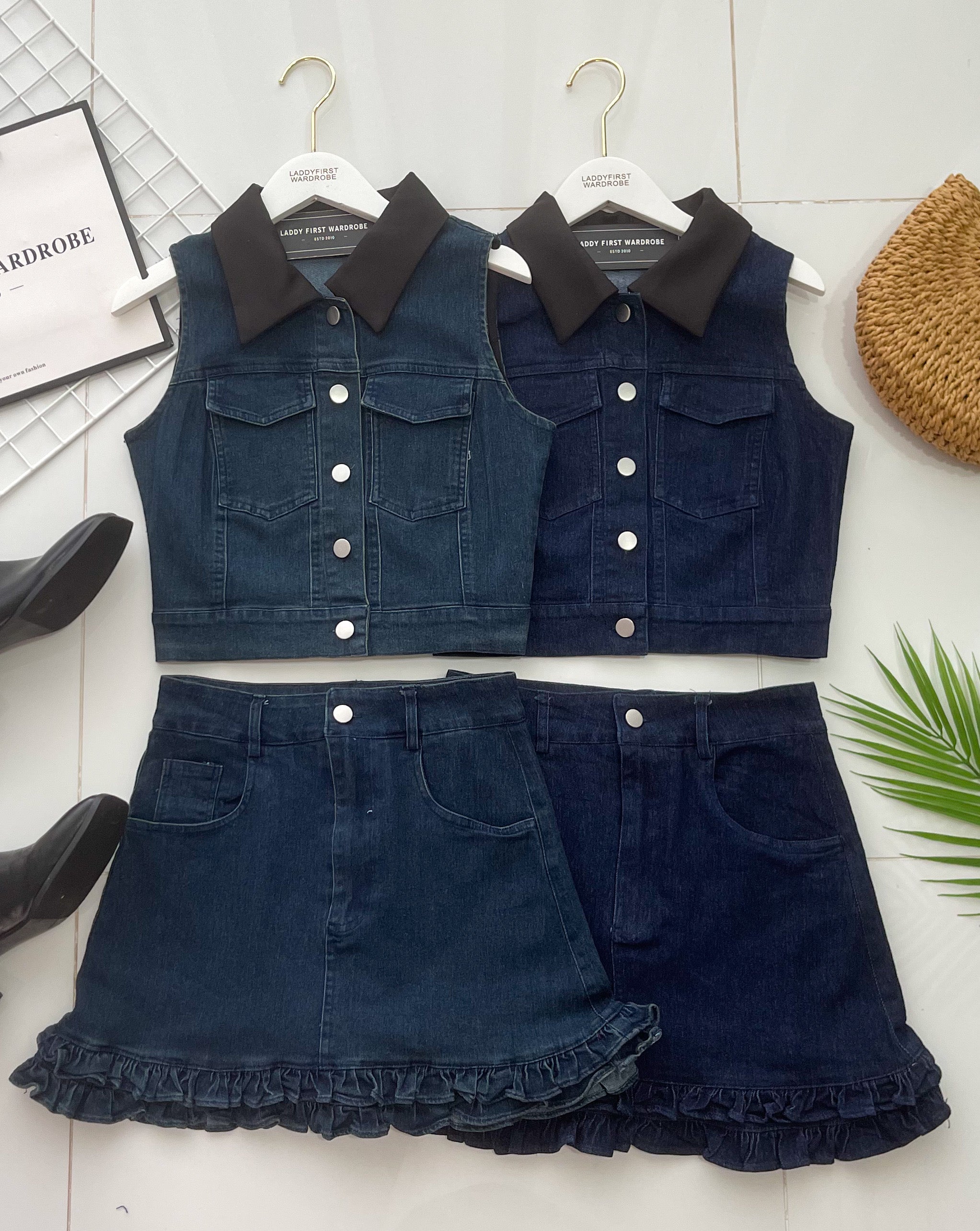 【SS520267】高品质质两件式COTTON JEANS牛仔时尚套装 翻领无袖牛仔上衣➕木耳下摆设计牛仔高腰裙子，内层有里布短裤 ❤️❤️