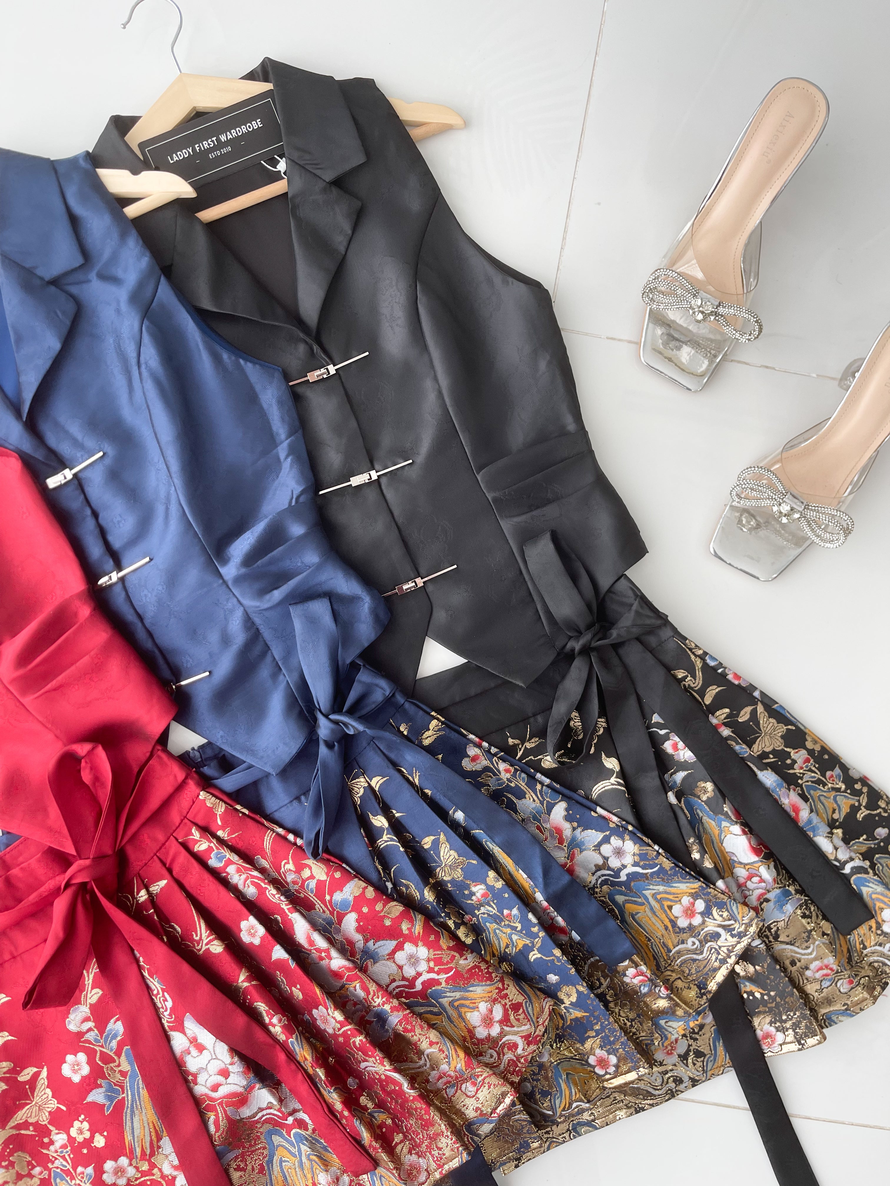 【SS6874】高品质两件式高贵贵气金线马面裙套装 翻领无袖旗袍上衣➕精致金线百褶马面裙子，内层有里布短裤 ❤️❤️