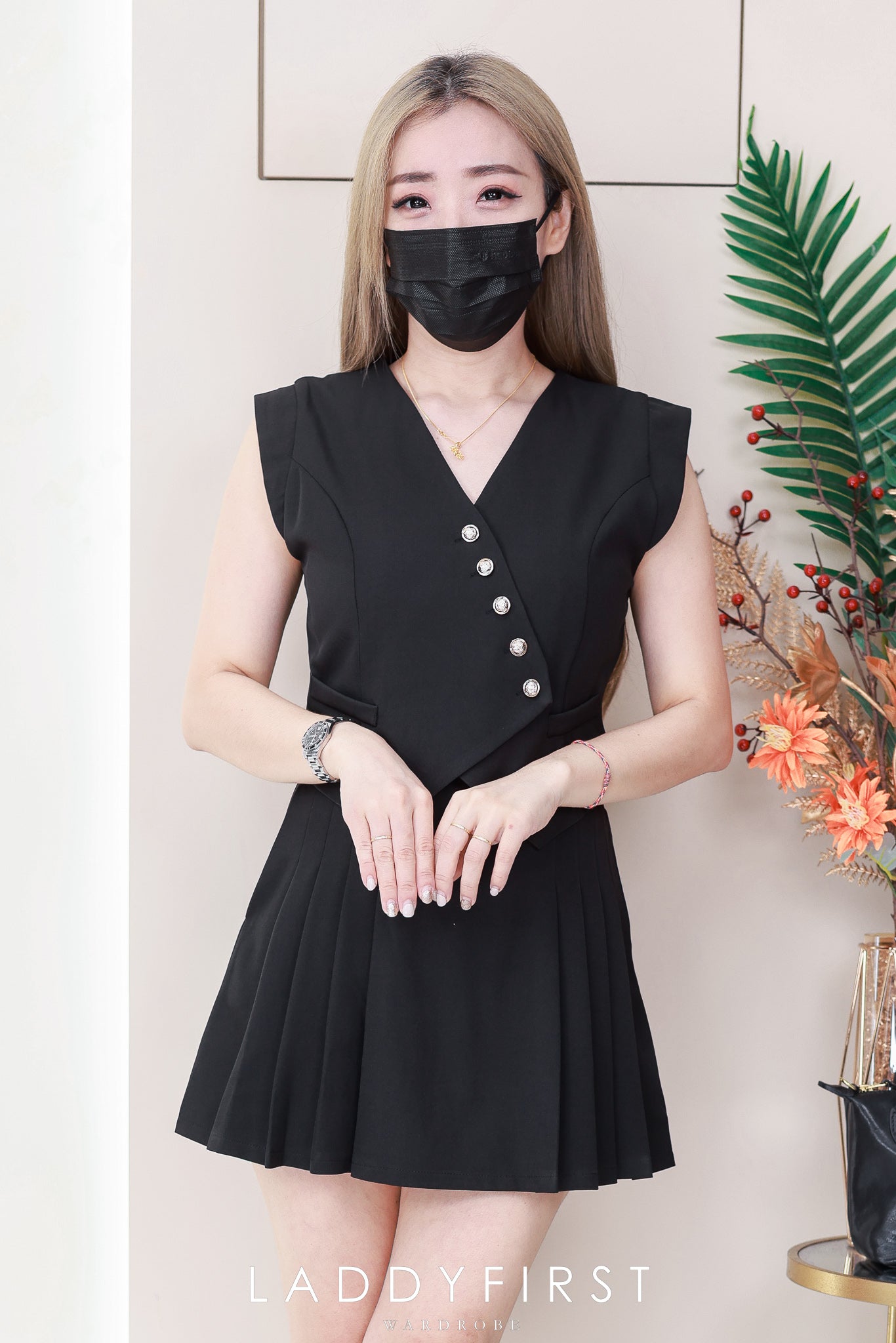 【SS21656 / 16604】高品质两件式韩式马甲式时尚西装套装 V领马甲式西装上衣➕西装百褶高腰裙子 , 两侧有口袋 ❤️❤️