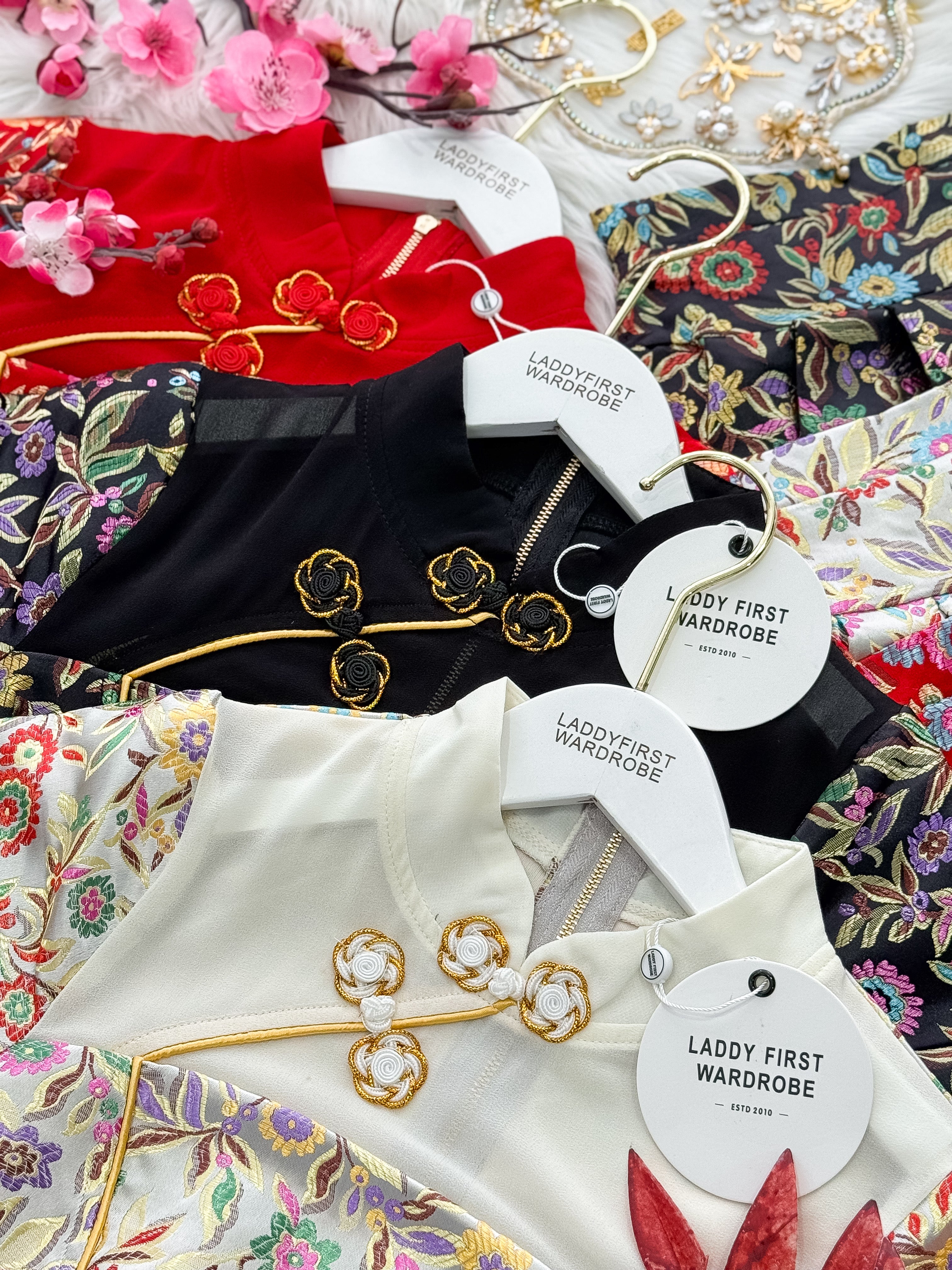 【SS8235991】【LFW独家小圆饼】高品质两件式新中式高端国风提花旗袍套装 提花拼接透气网纱旗袍短袖上衣➕提花高腰百褶裙子，内层有里布短裤 ❤️❤️