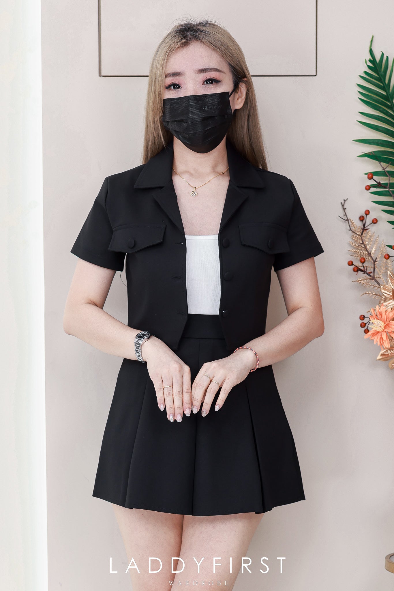 【SS9331】LFW独家爆款 高品质两件式欧美减龄款西装时尚百搭套装 西装翻领短袖上衣，可当小外套穿搭➕西装百褶高腰裙子，内层有里布短裤 ❤️❤️