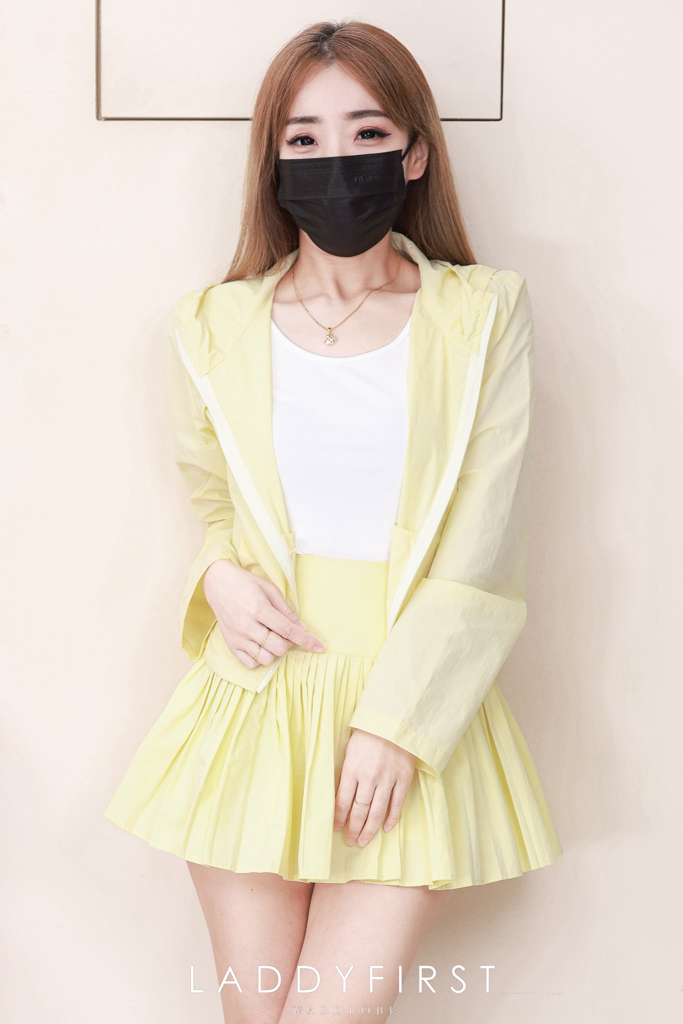 【SS88336】高品质三件套减龄学院风套装 轻薄连帽长袖防嗮外套➕纯棉弹力内搭上衣➕百褶高腰百搭裙子，内层有里布短裤 ❤️❤️