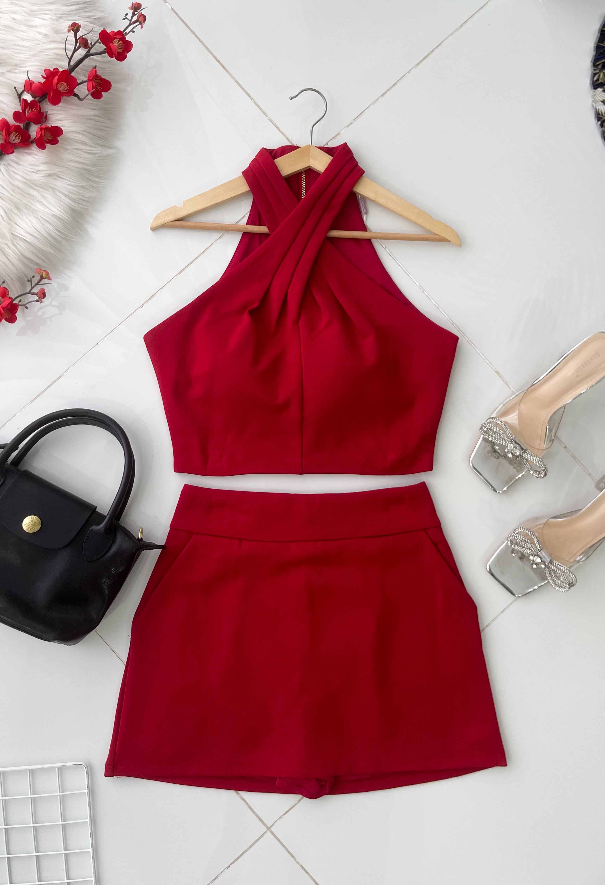 【SS21839 / 622869】高品质两件式高级设计感罗马套装 交叉领无袖上衣➕A字罗马高腰百搭裙子，内层有里布短裤 ❤️❤️