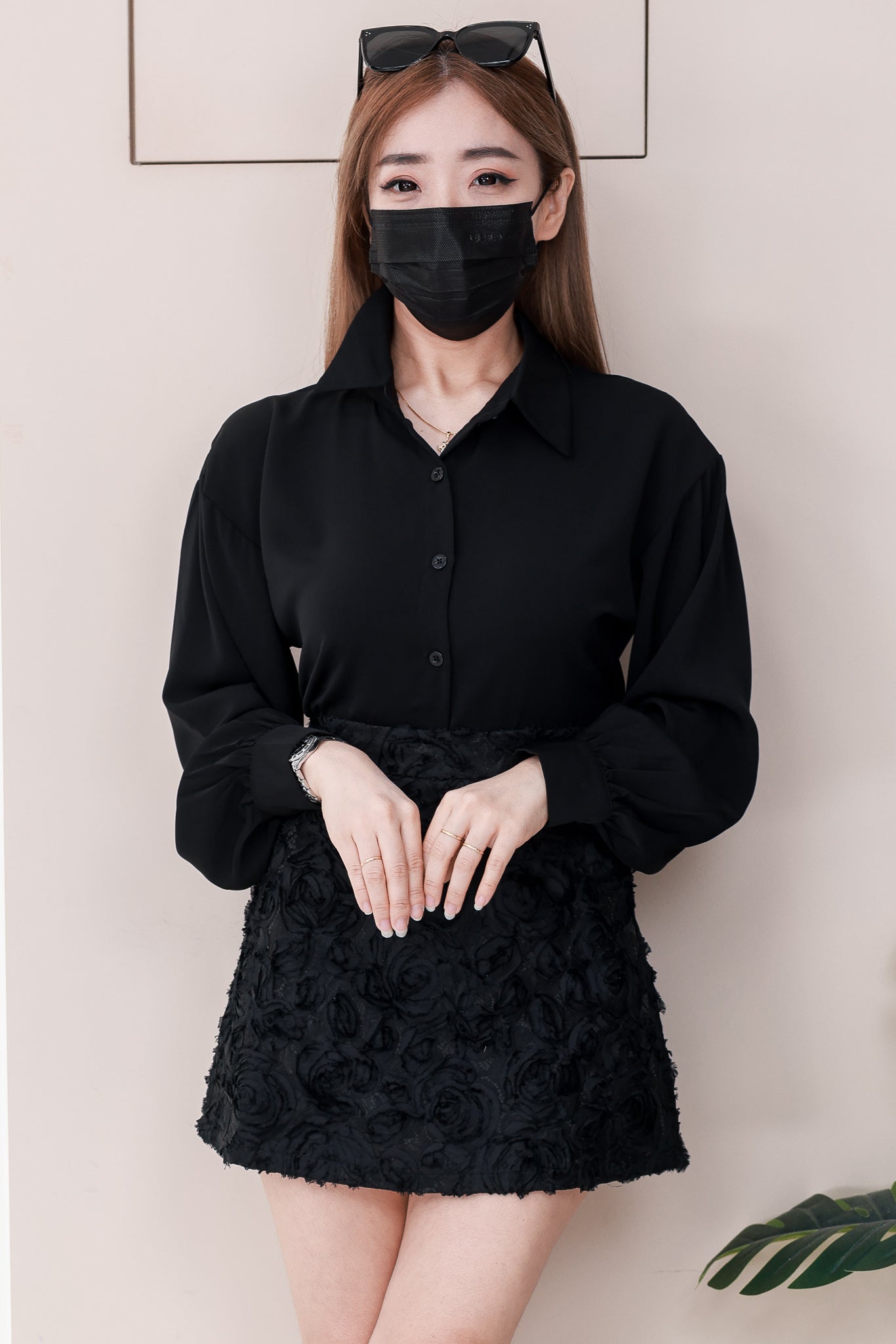 【SS2453】高品质两件式韩式气质立体玫瑰蕾丝套装 翻领长袖衬衫上衣➕立体玫瑰花蕾丝高腰裙子，内层有里布短裤 ❤️❤️