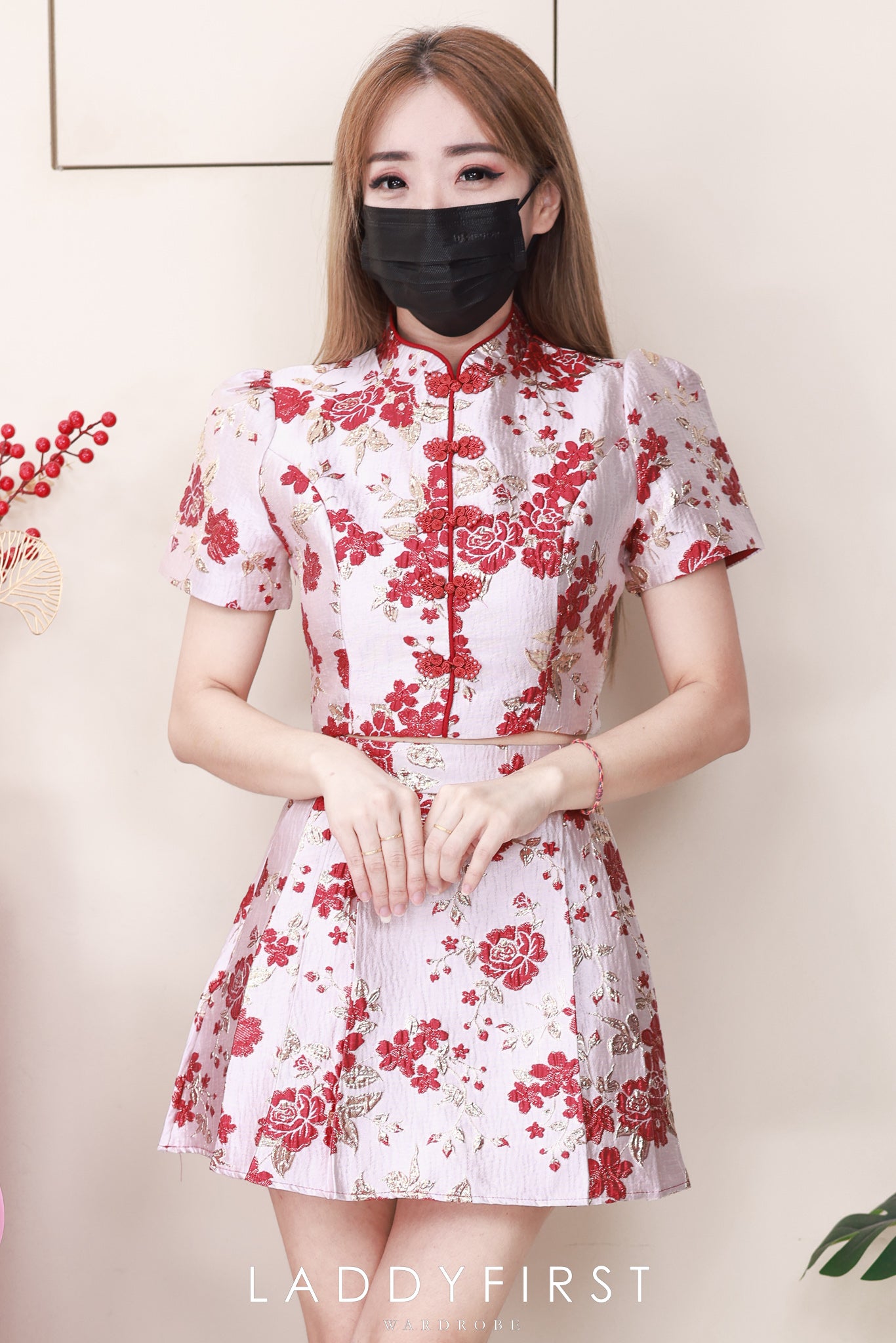 【SS21843 / 37077】高品质两件式浮雕提花旗袍套装 泡泡袖提花旗袍上衣➕提花百褶高腰裙子，内层有里布短裤，有口袋 ❤️❤️