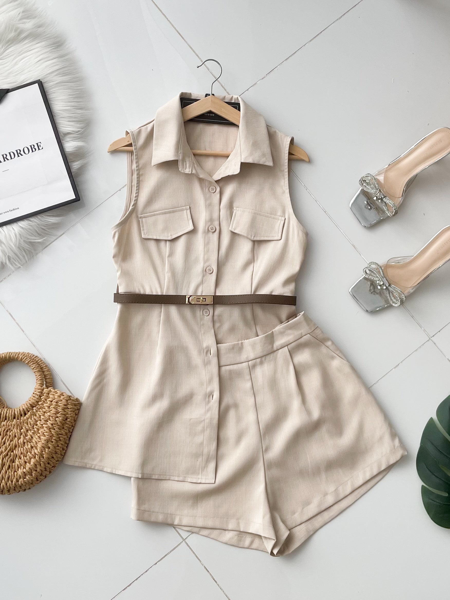 【SS21826 / 19849】高品质两件式韩系气质极简时尚套装 翻领衬衫裙上衣 ➕高腰百搭短裤，有口袋 ❤️❤️