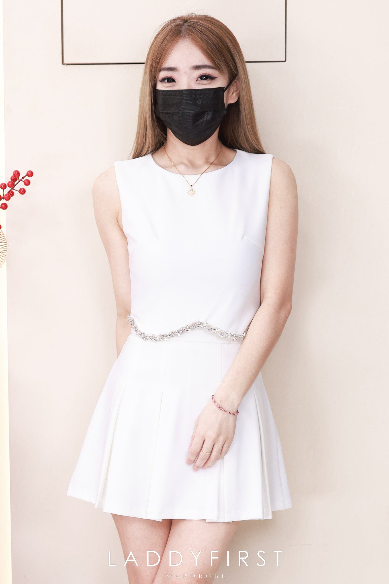 【SS3515】【LFW独家小圆饼】高品质两件式减龄时尚西装套装 拼接精致水钻无袖西装上衣➕学院风西装高腰百褶裙子，内层有里布短裤 ❤️❤️