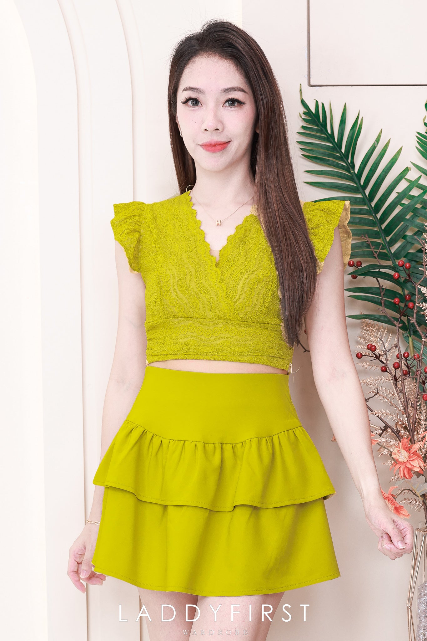 【SS3438】【网站福利款✨】【独家小圆饼】高品质两件式时尚时装套装 荷叶袖V领蕾丝时装上衣➕西装高腰双层蛋糕裙子，内层有里布短裤 ❤️❤️【A-R3-C1】
