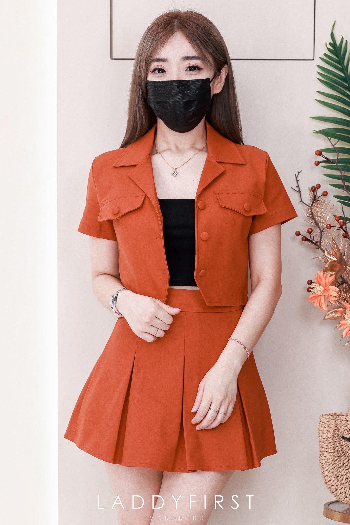 【SS9331】LFW独家爆款 高品质两件式欧美减龄款西装时尚百搭套装 西装翻领短袖上衣，可当小外套穿搭➕西装百褶高腰裙子，内层有里布短裤 ❤️❤️