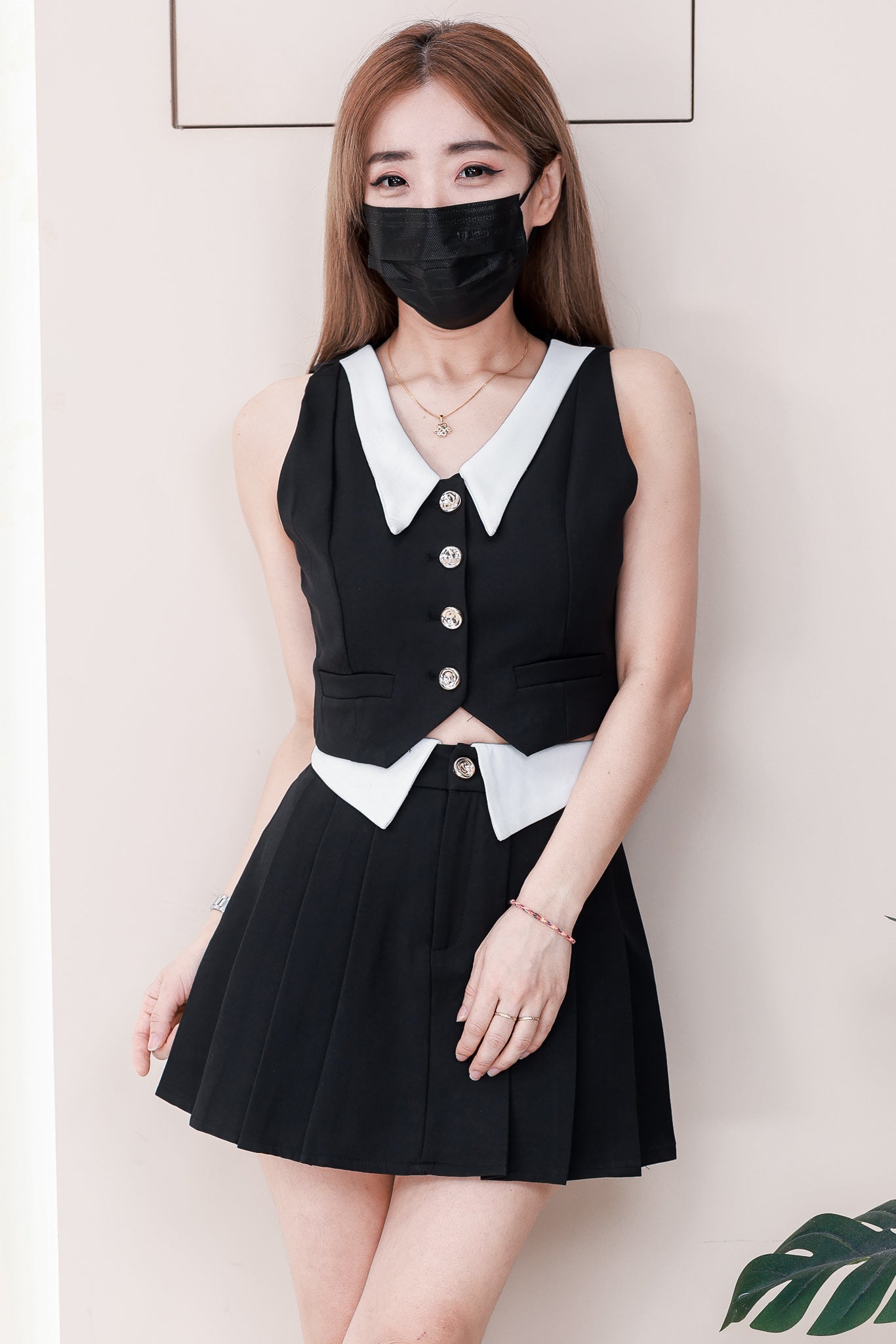 【SS77136】【补厂家现货⚡️⚡️】高品质两件式减龄学院风西装套装 V翻领无袖上衣➕百褶西装高腰百搭裙子，内层有里布短裤 ❤️❤️
