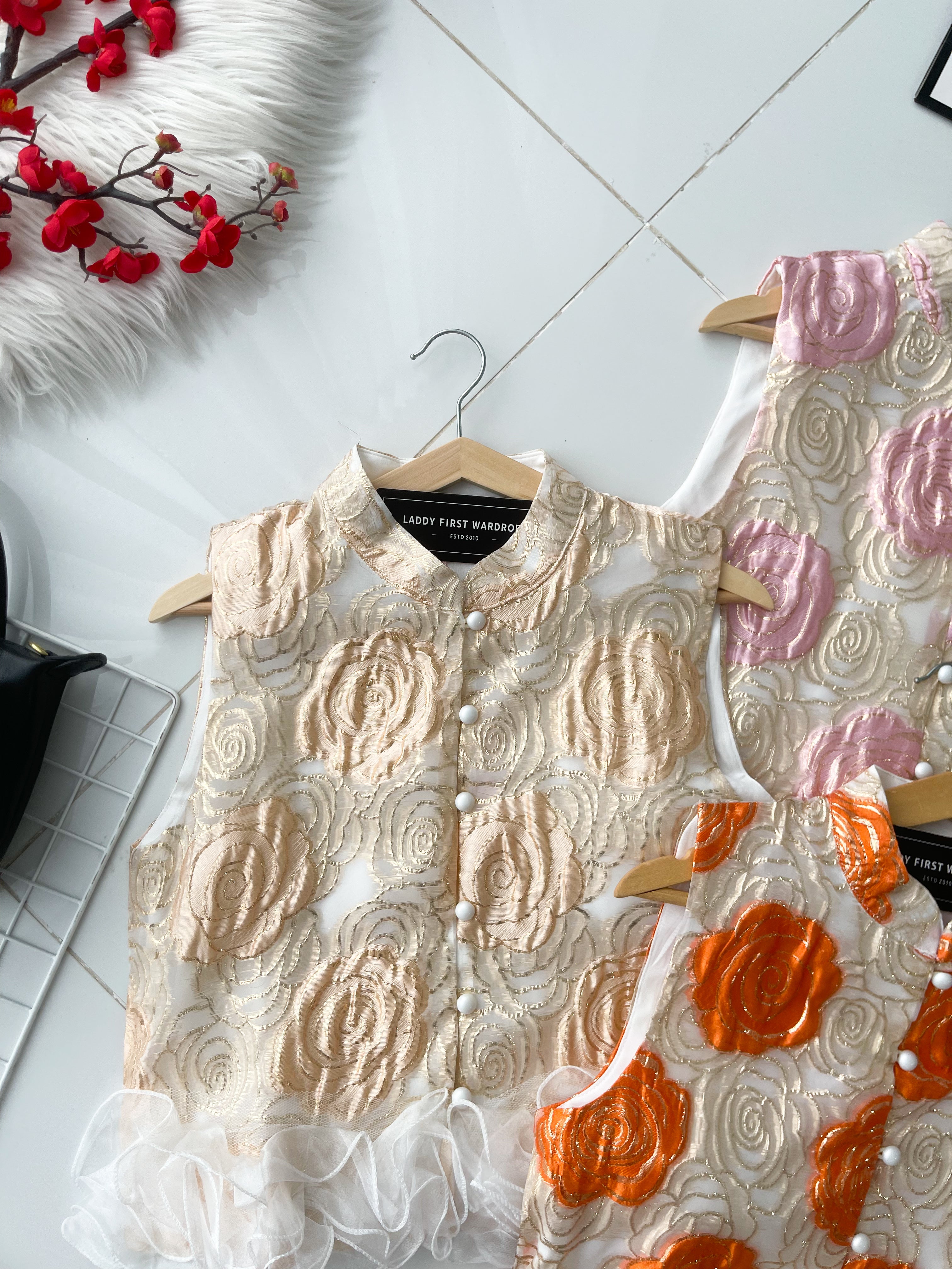 【T8238961】高品质高端气质金线提花拼接立体花瓣无袖旗袍上衣 ❤❤