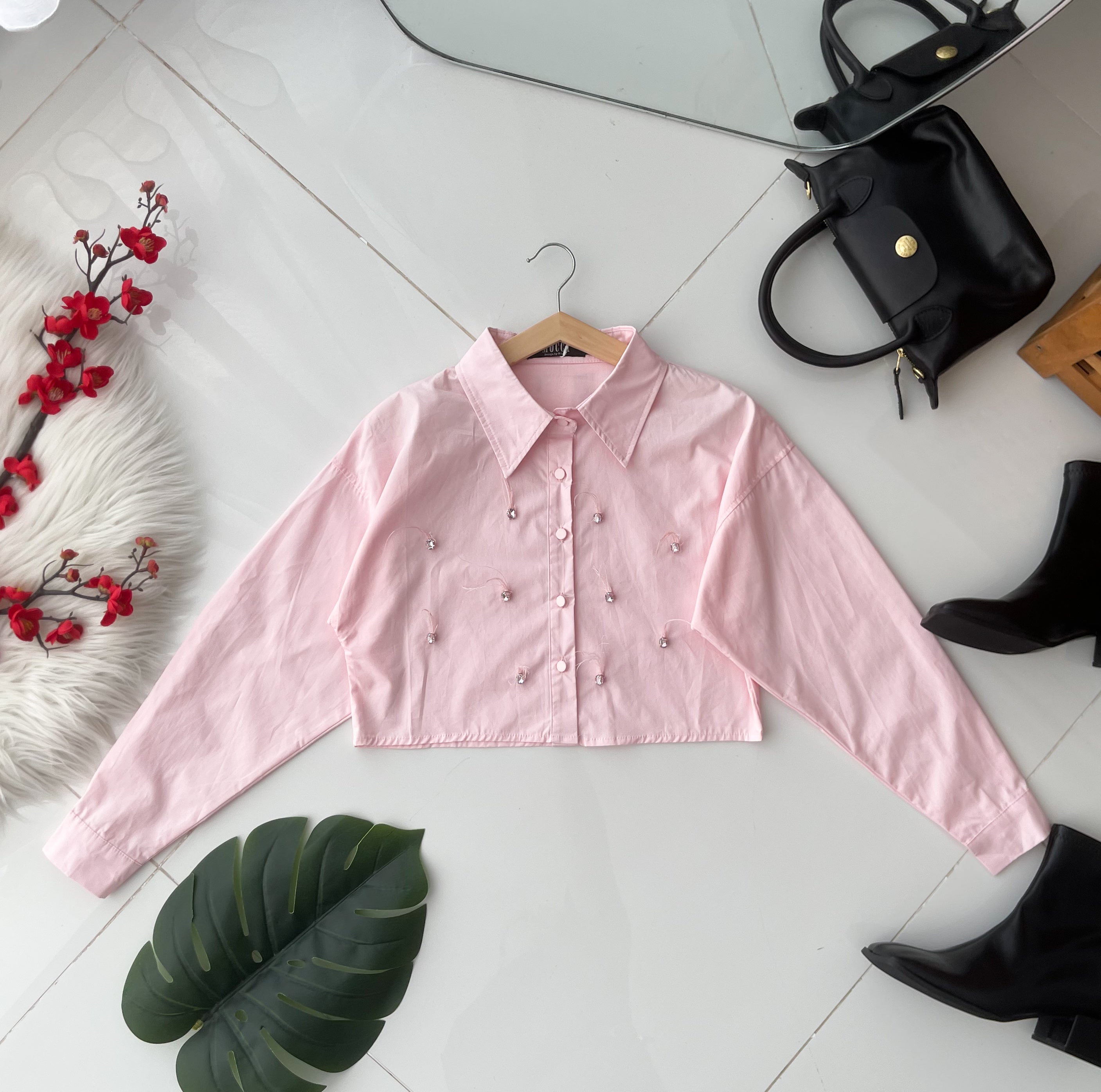 【T25268】高品质精致羽毛点缀拼接长袖衬衫短版上衣 ❤❤