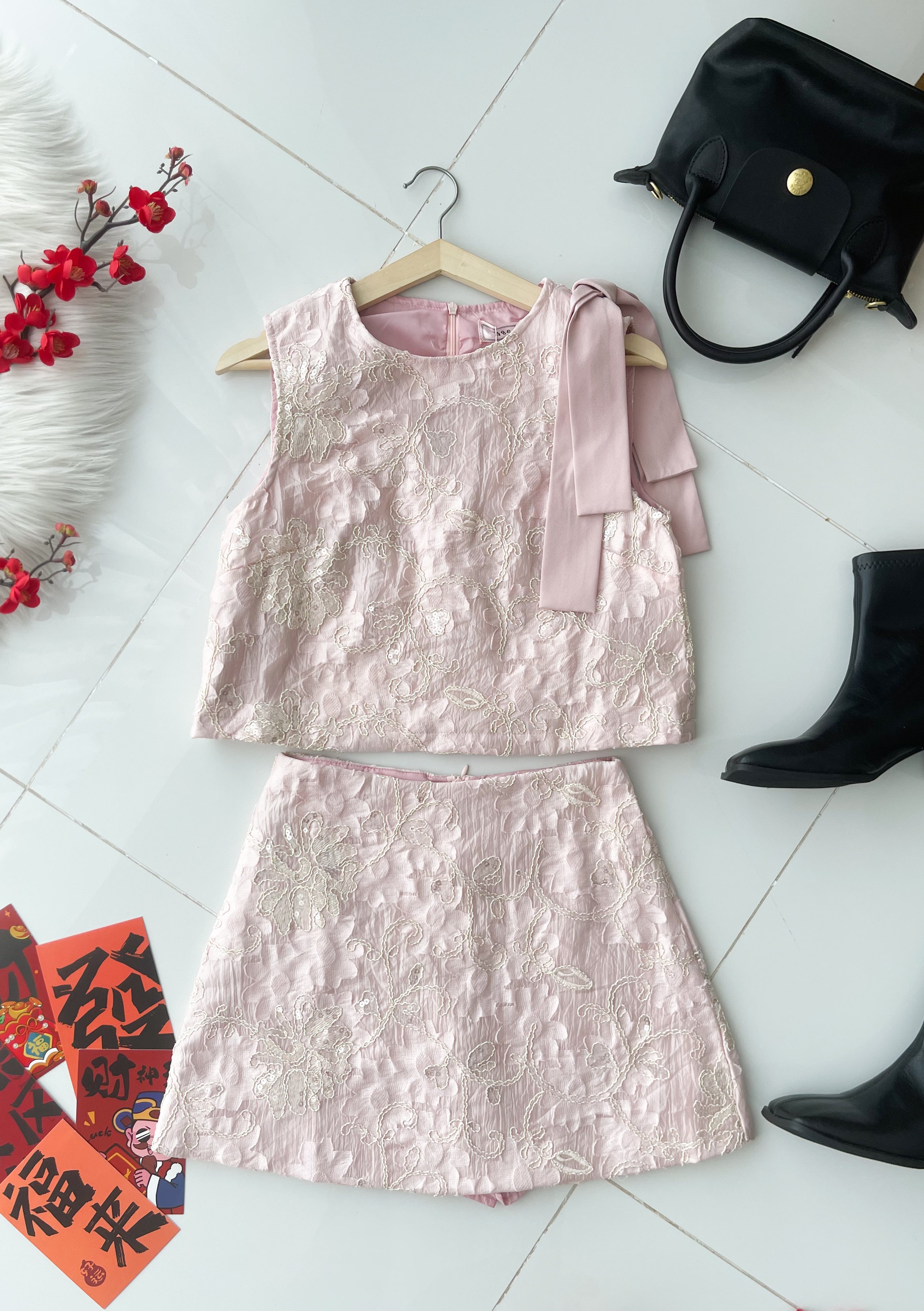 【SS25217】高品质两件式重工绣花拼接亮片套装 无袖上衣➕高腰裙子，内层有里布短裤 ❤️❤️
