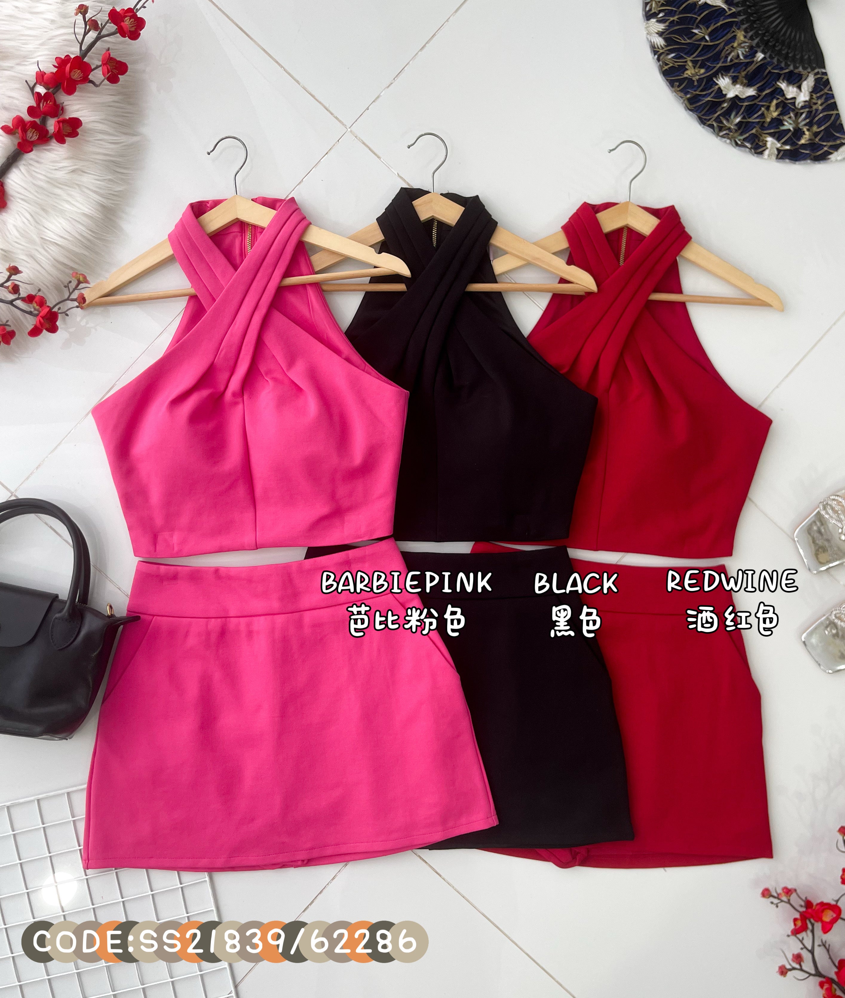 【SS21839 / 622869】高品质两件式高级设计感罗马套装 交叉领无袖上衣➕A字罗马高腰百搭裙子，内层有里布短裤 ❤️❤️